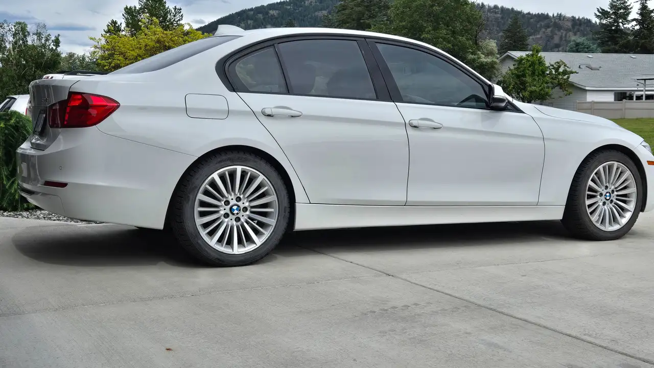 BMW 3 Series photo BMW 3 Series