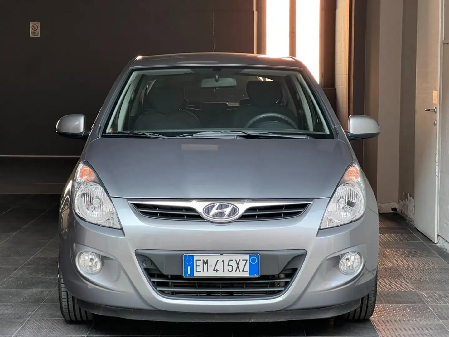 Hyundai i20 i20 5p 1.2 Sound Edition Grey - 2