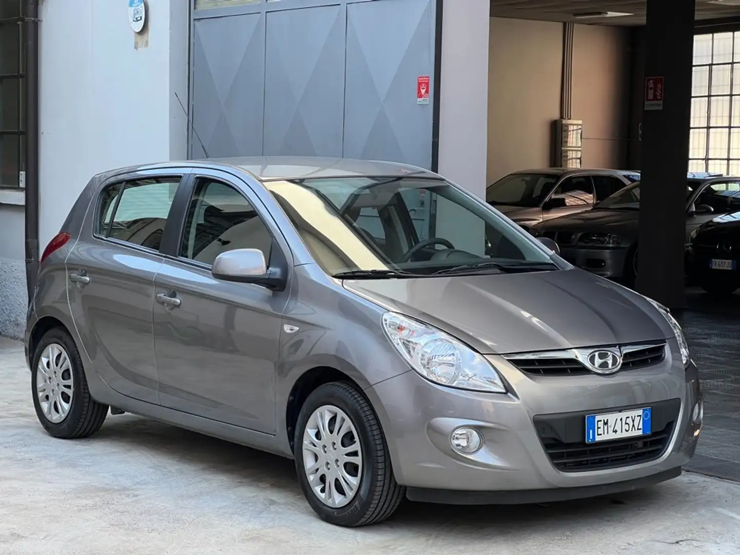 Hyundai i20 i20 5p 1.2 Sound Edition Grey - 1