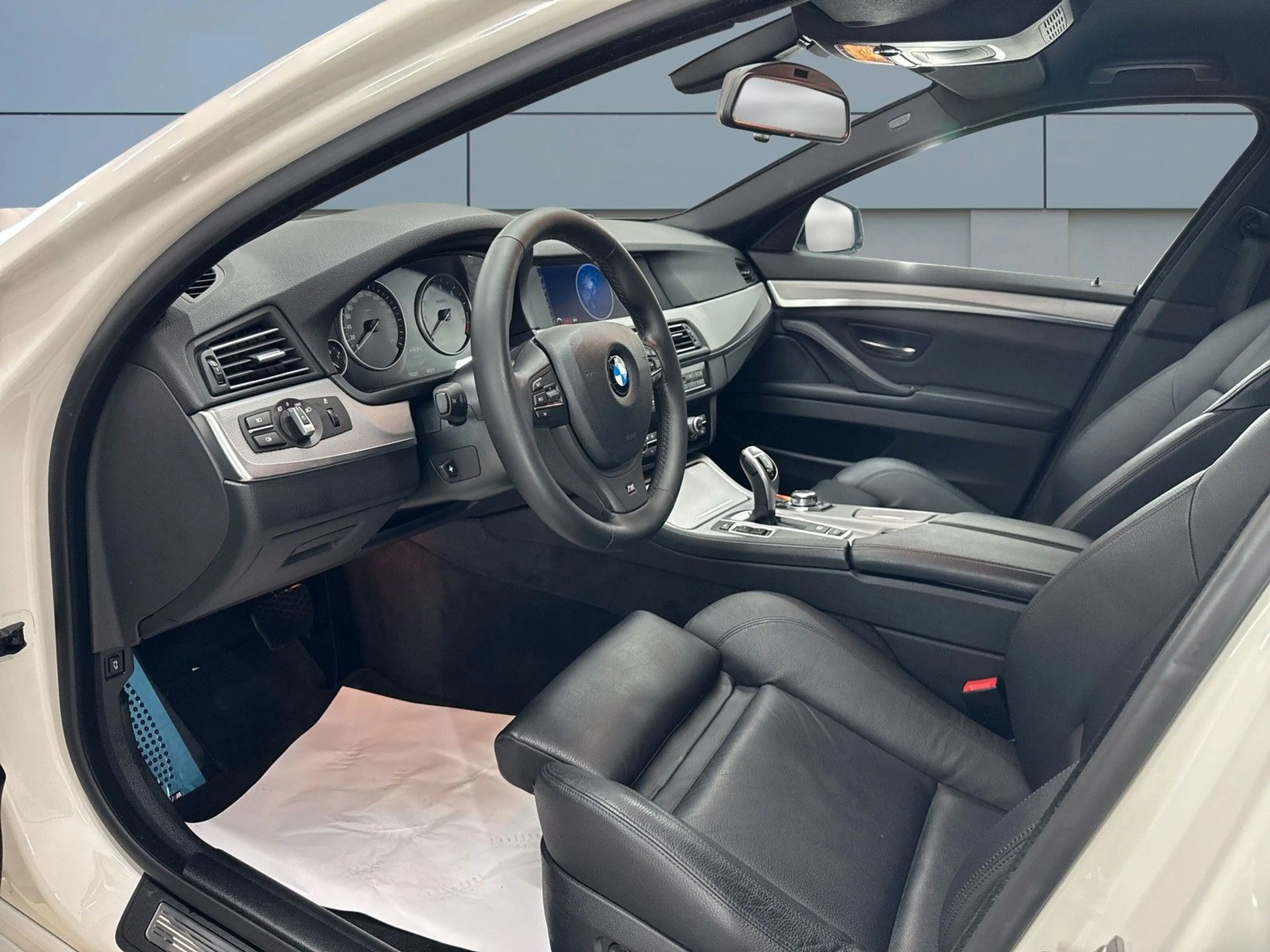 BMW 535 i Lim. M-Paket 306PS *XEN*Hi-Fi*LEDER*KAM*TOP — photo 6