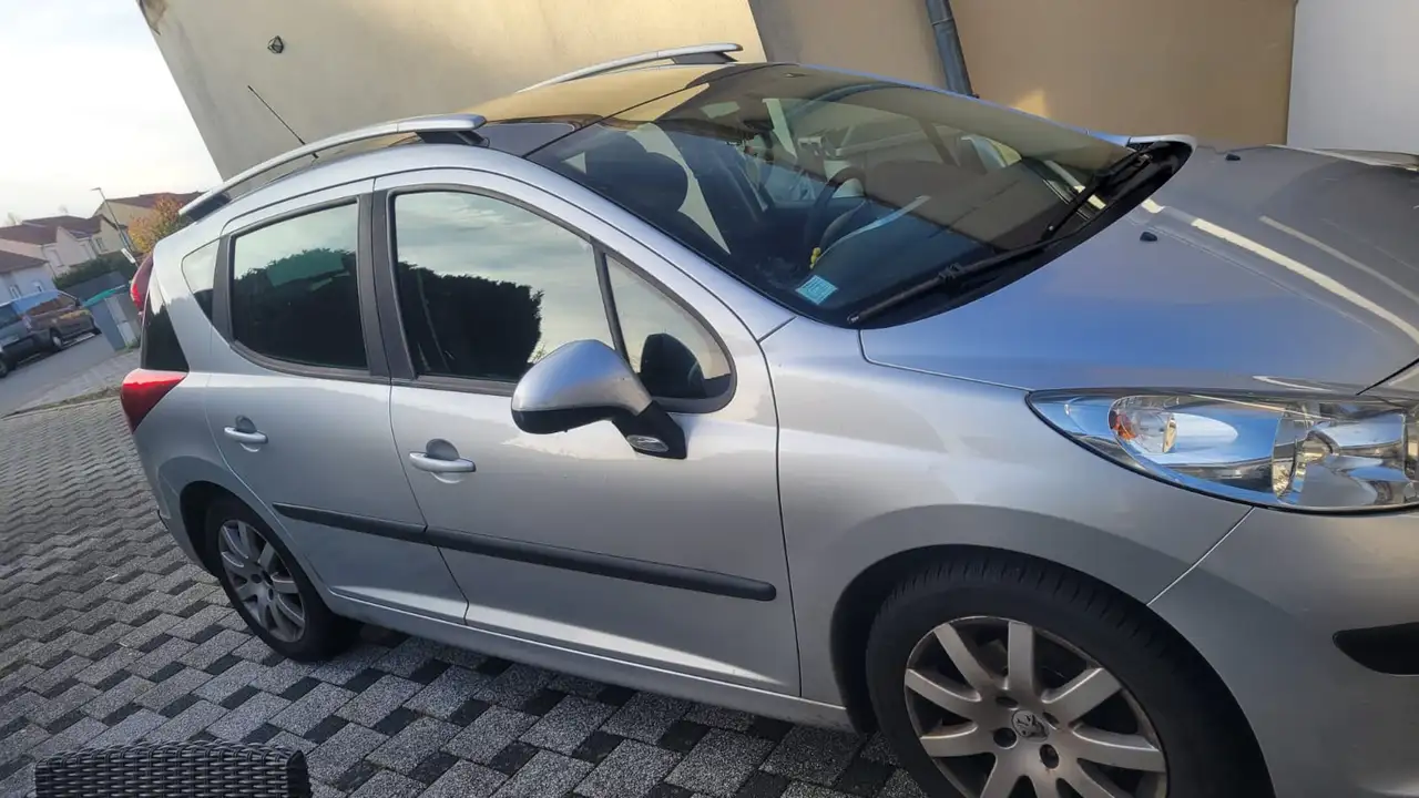 Peugeot 207 SW 1.6 HDi 16v 90ch Premium