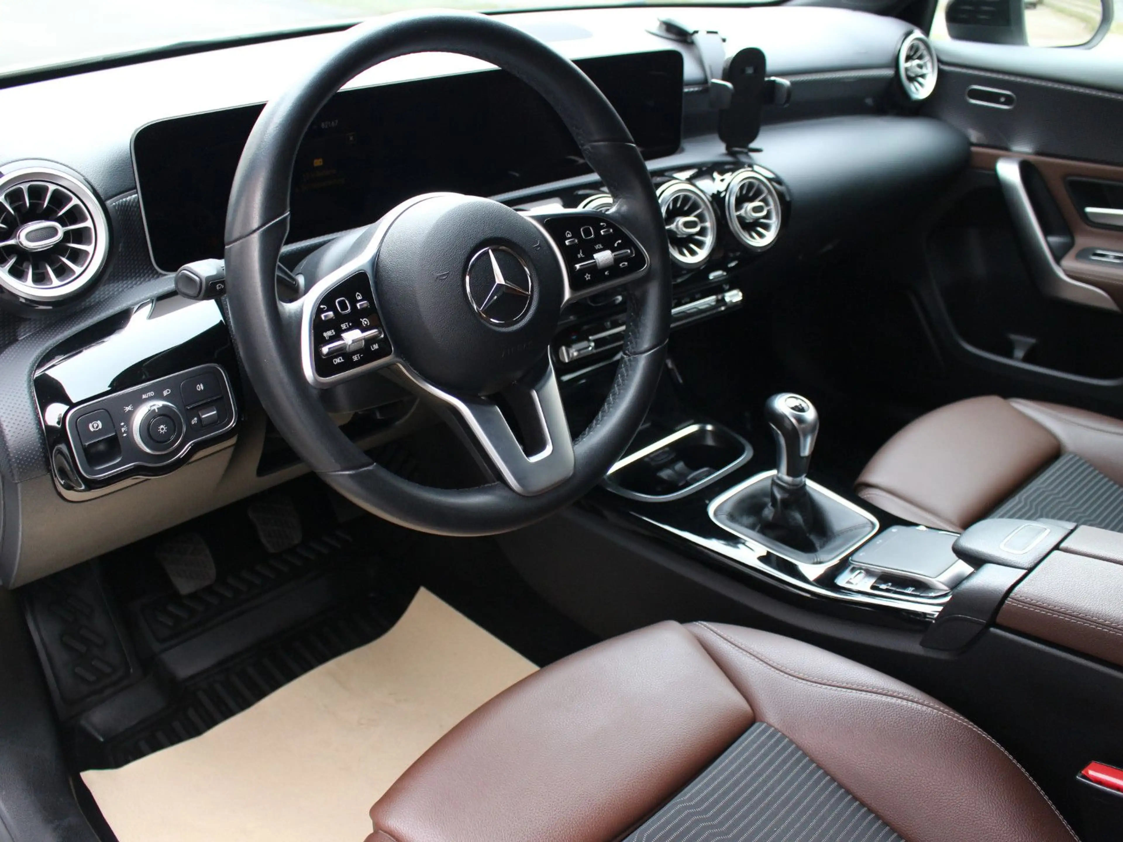 Mercedes-Benz A 200 Progressive Kamera LED Navi RS SHZ Tempoma — photo 8