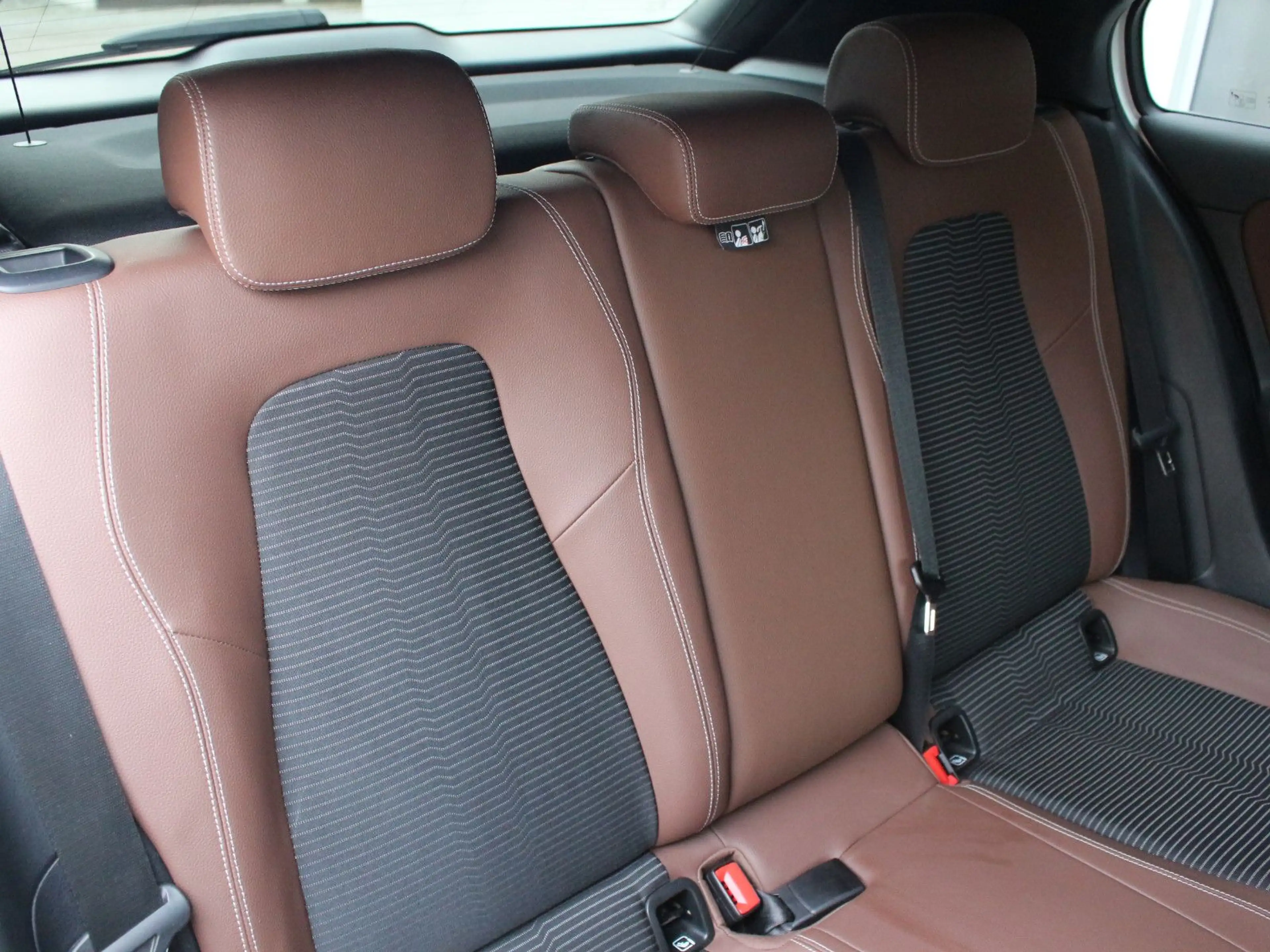 Mercedes-Benz A 200 Progressive Kamera LED Navi RS SHZ Tempoma — photo 12