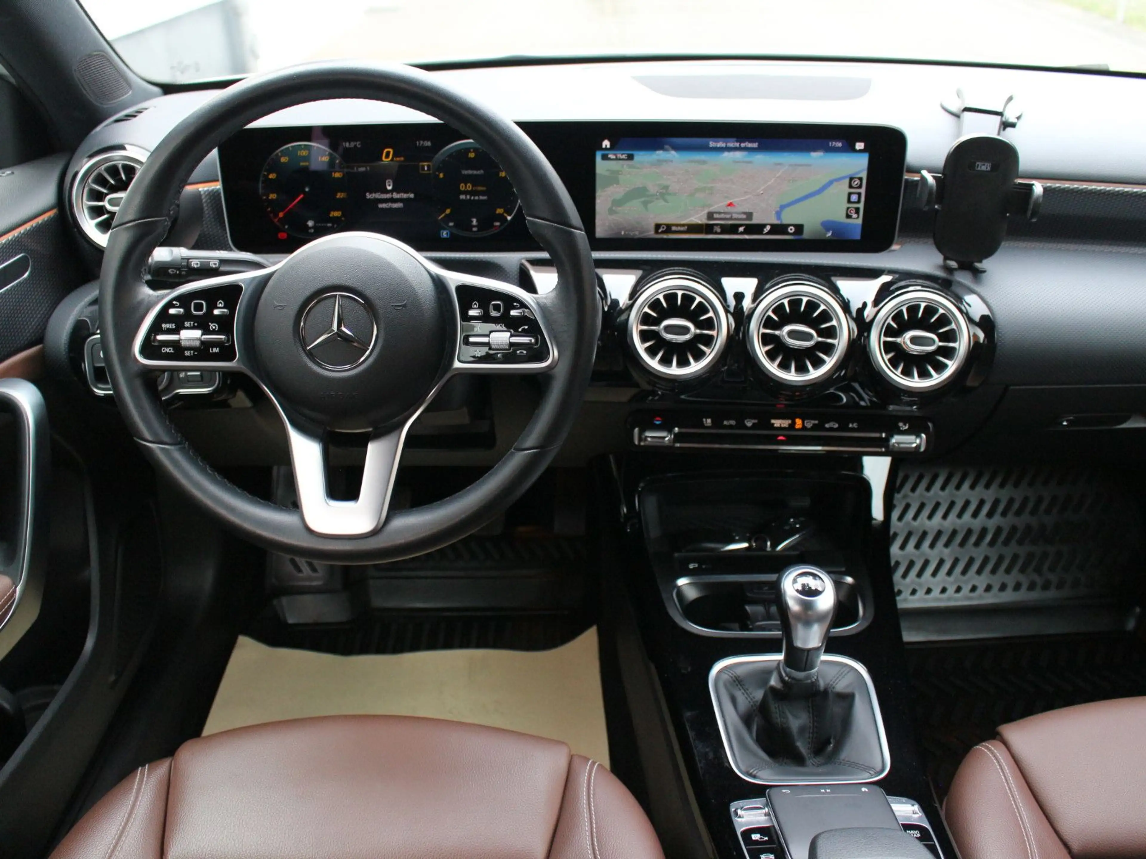 Mercedes-Benz A 200 Progressive Kamera LED Navi RS SHZ Tempoma — photo 9