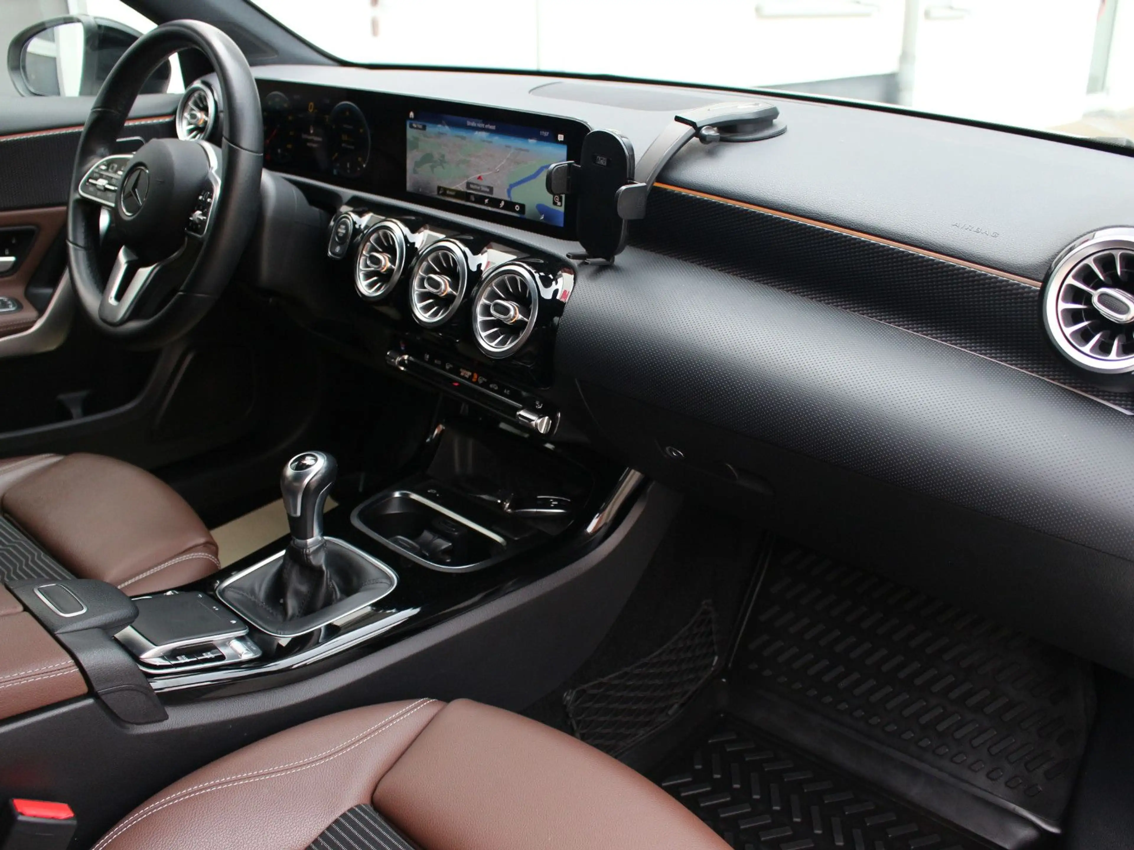 Mercedes-Benz A 200 Progressive Kamera LED Navi RS SHZ Tempoma — photo 10