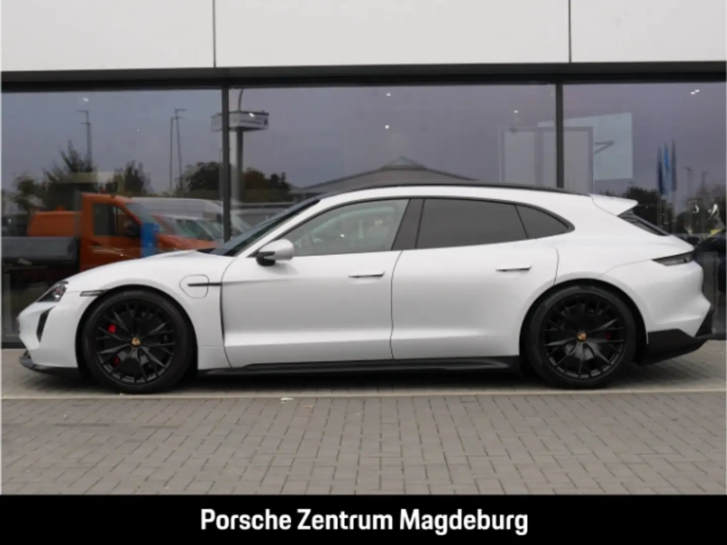 Porsche Taycan GTS Sport Turismo Grau - 2