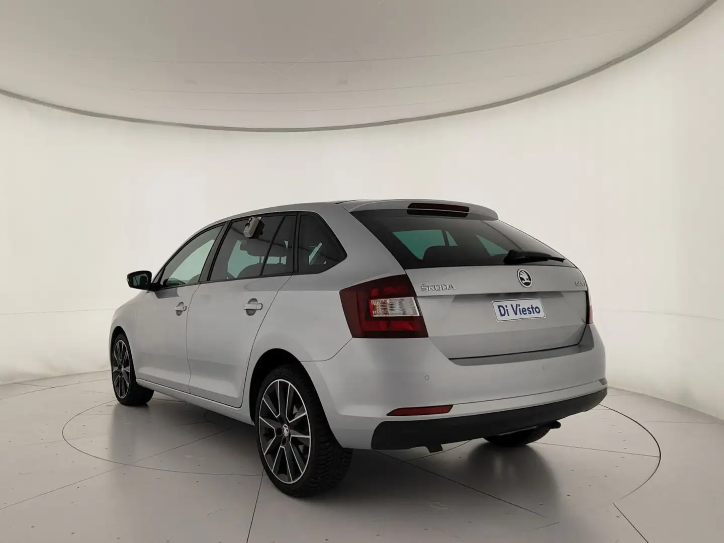 Skoda Rapid/Spaceback spaceback 1.4 tdi design edition Silber - 2