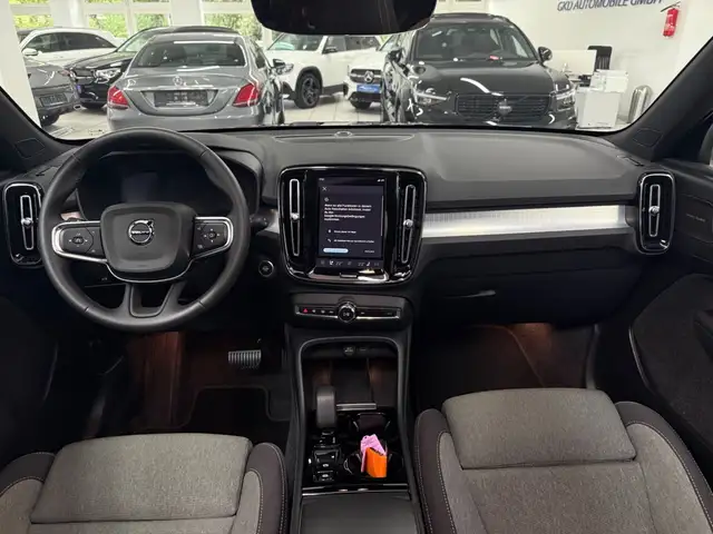 Volvo XC40 view 15