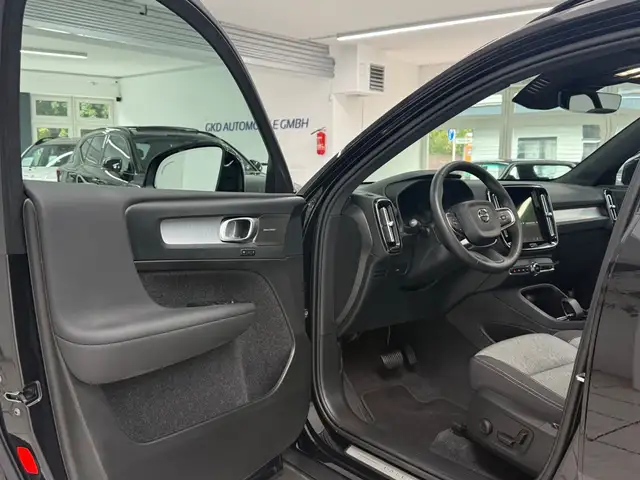 Volvo XC40 view 6