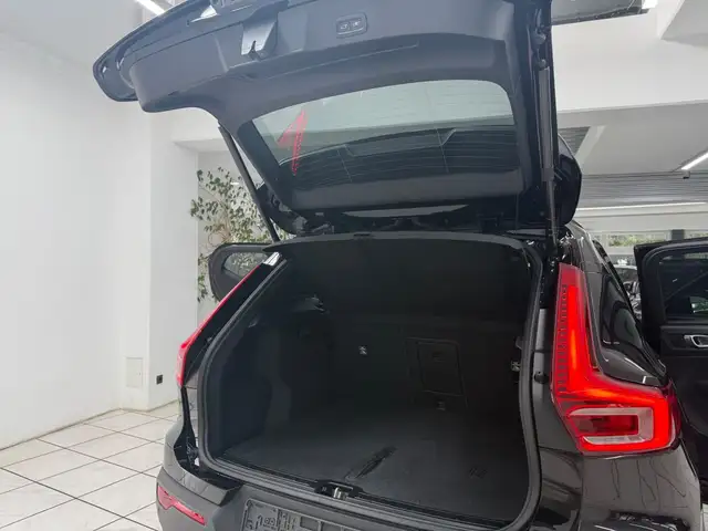 Volvo XC40 view 10
