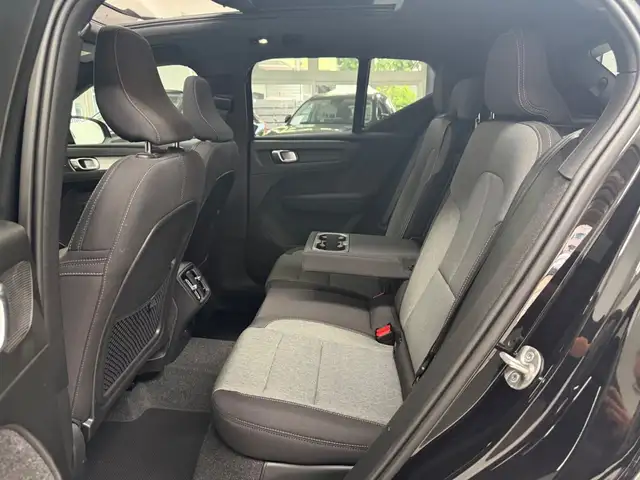 Volvo XC40 view 14