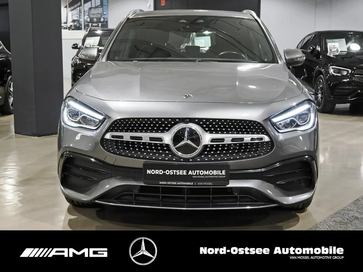 Mercedes-Benz GLA 200 d AMG  PARKPAKET SOUND LED NAVI SITZHZG Gris - 2