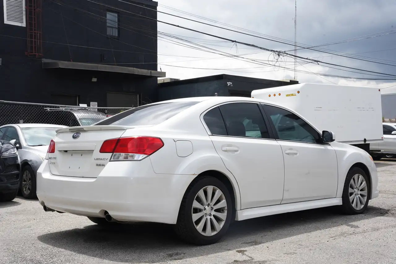 Subaru Legacy снимка Subaru Legacy