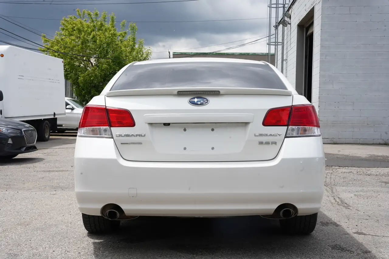 Subaru Legacy снимка Subaru Legacy