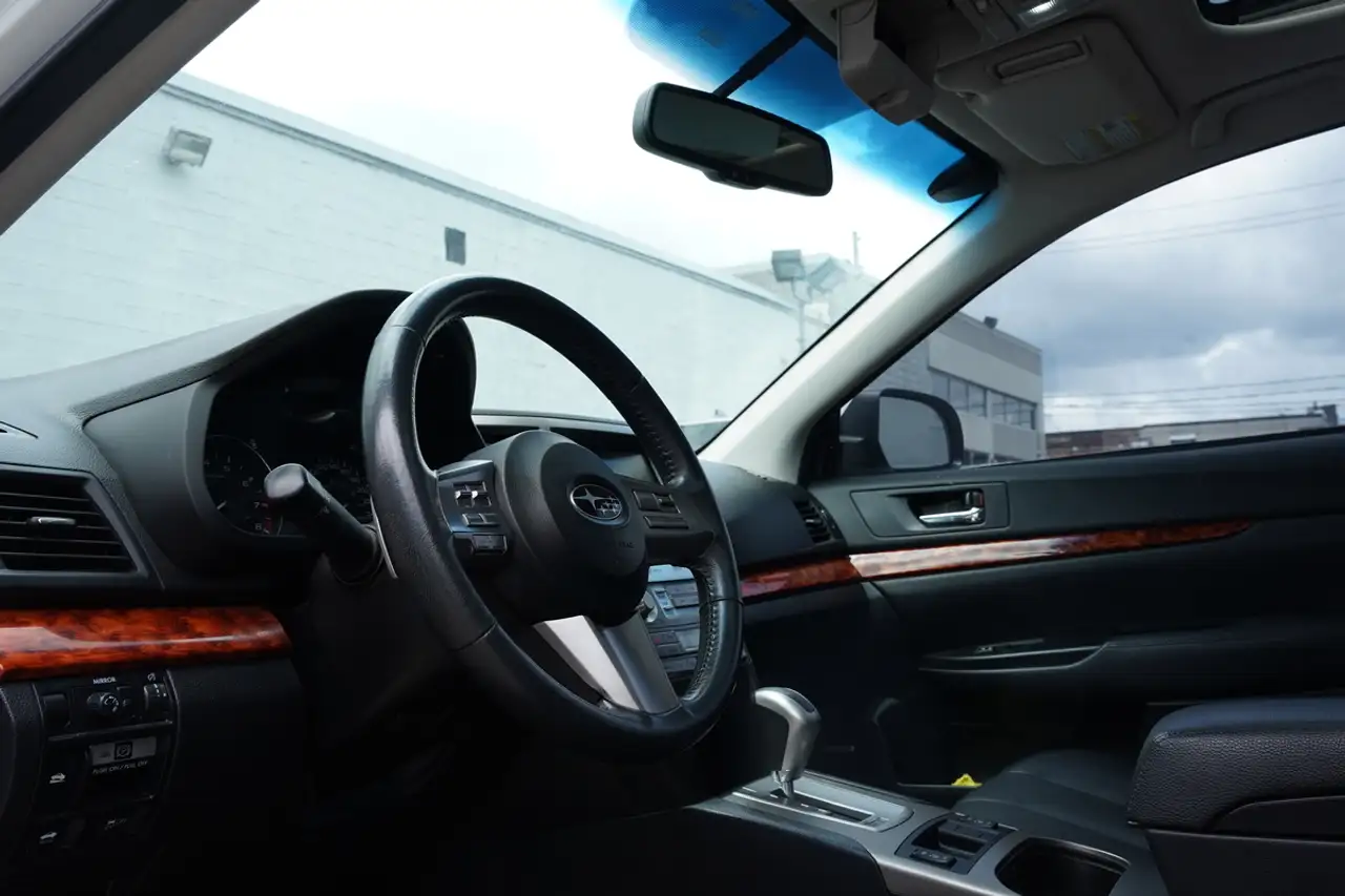 Subaru Legacy снимка Subaru Legacy