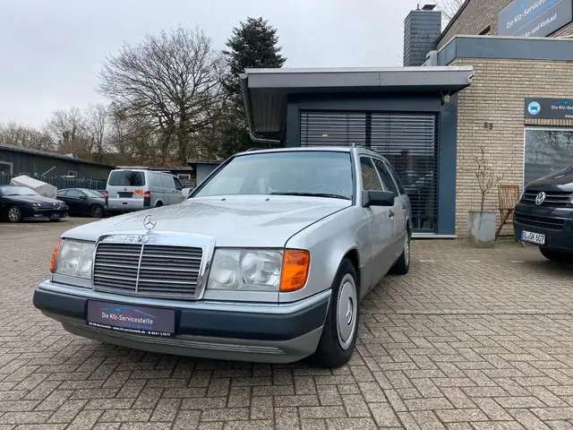 Mercedes-Benz E 230 TE 230