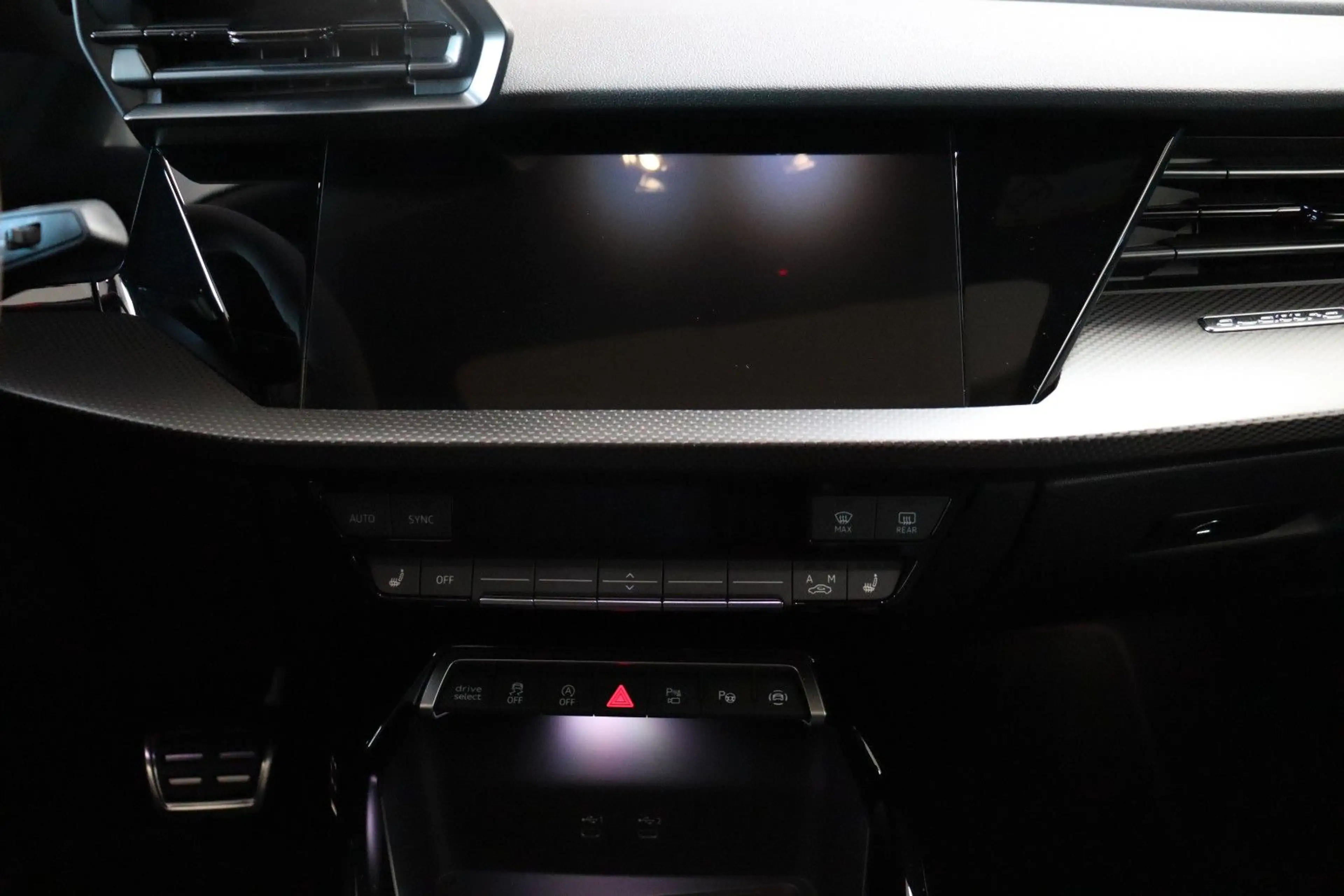 Audi RS3 Limousine 2.5 Pano Schalensitze Carbon 1.Hd — photo 12