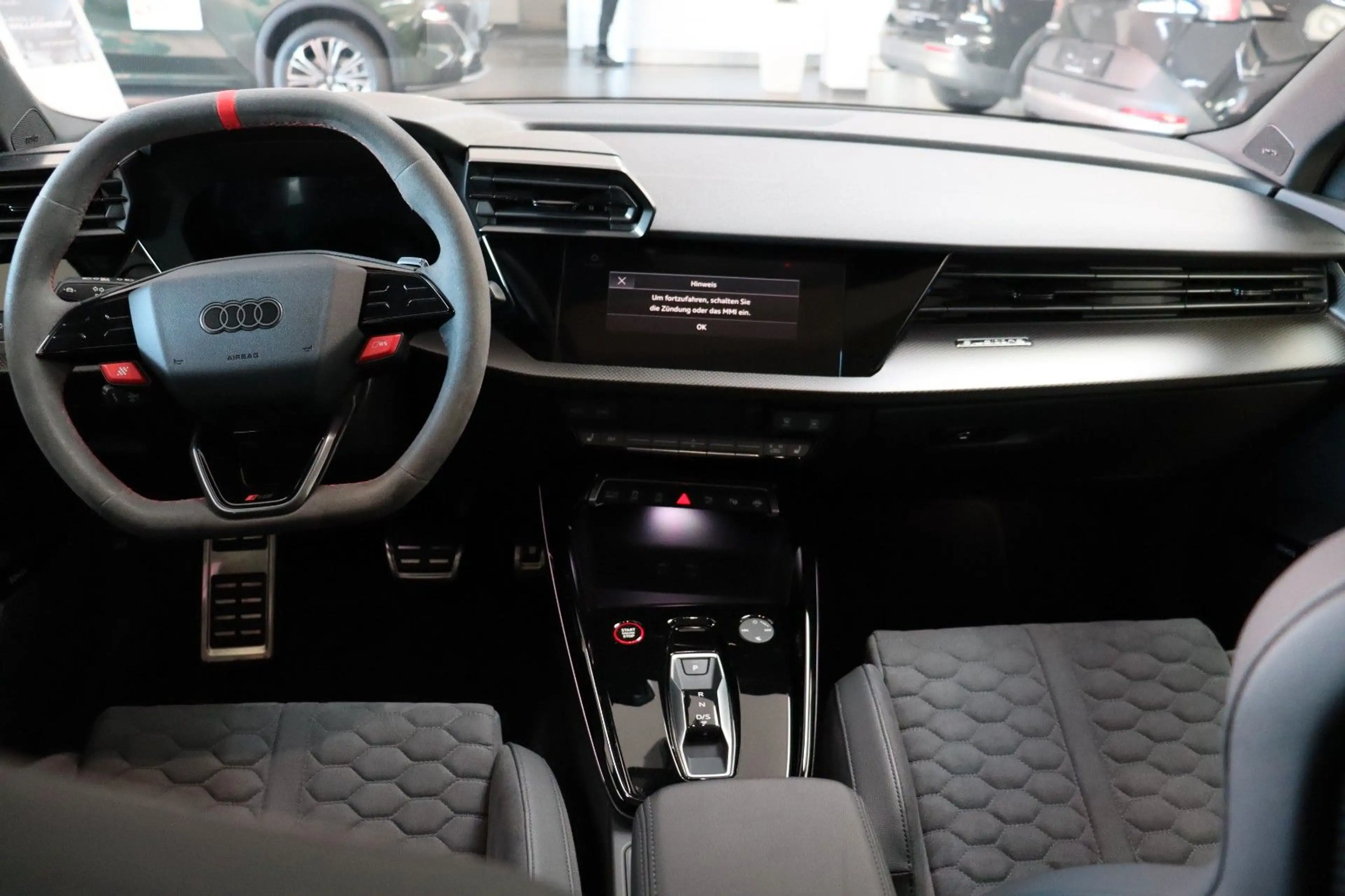 Audi RS3 Limousine 2.5 Pano Schalensitze Carbon 1.Hd — photo 10
