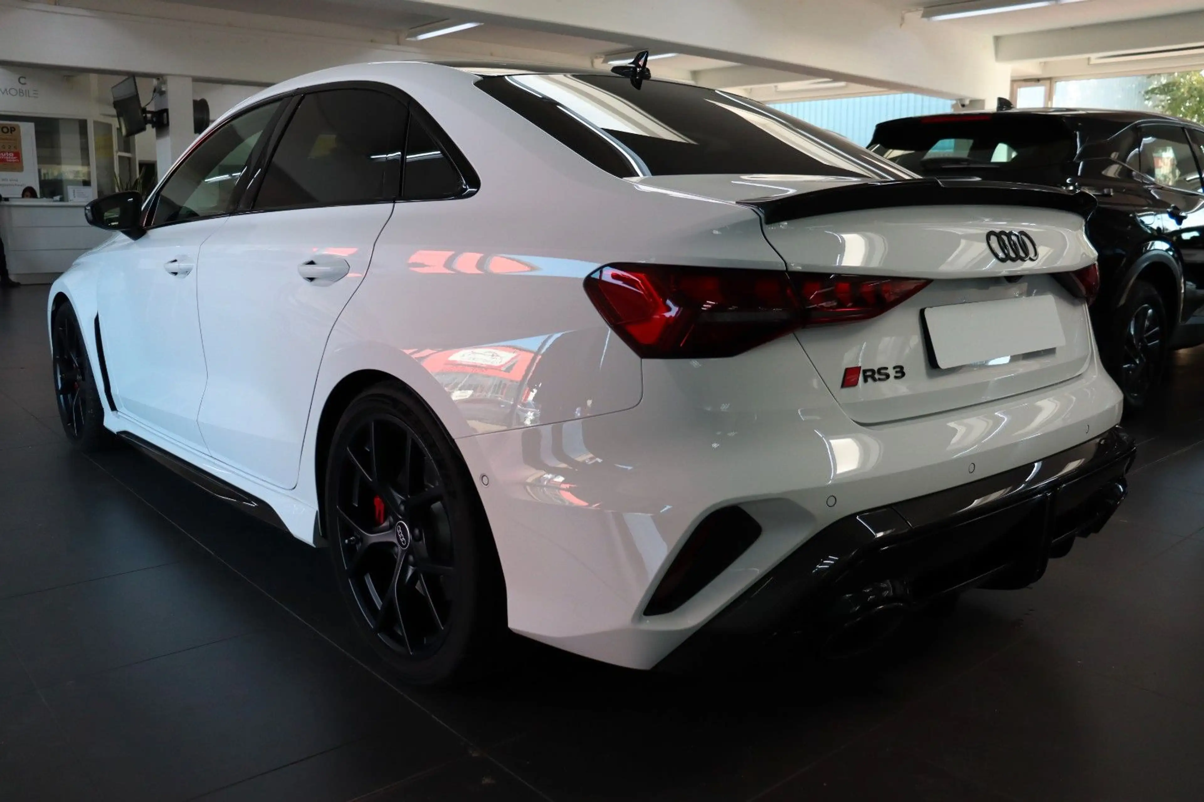 Audi RS3 Limousine 2.5 Pano Schalensitze Carbon 1.Hd — photo 6