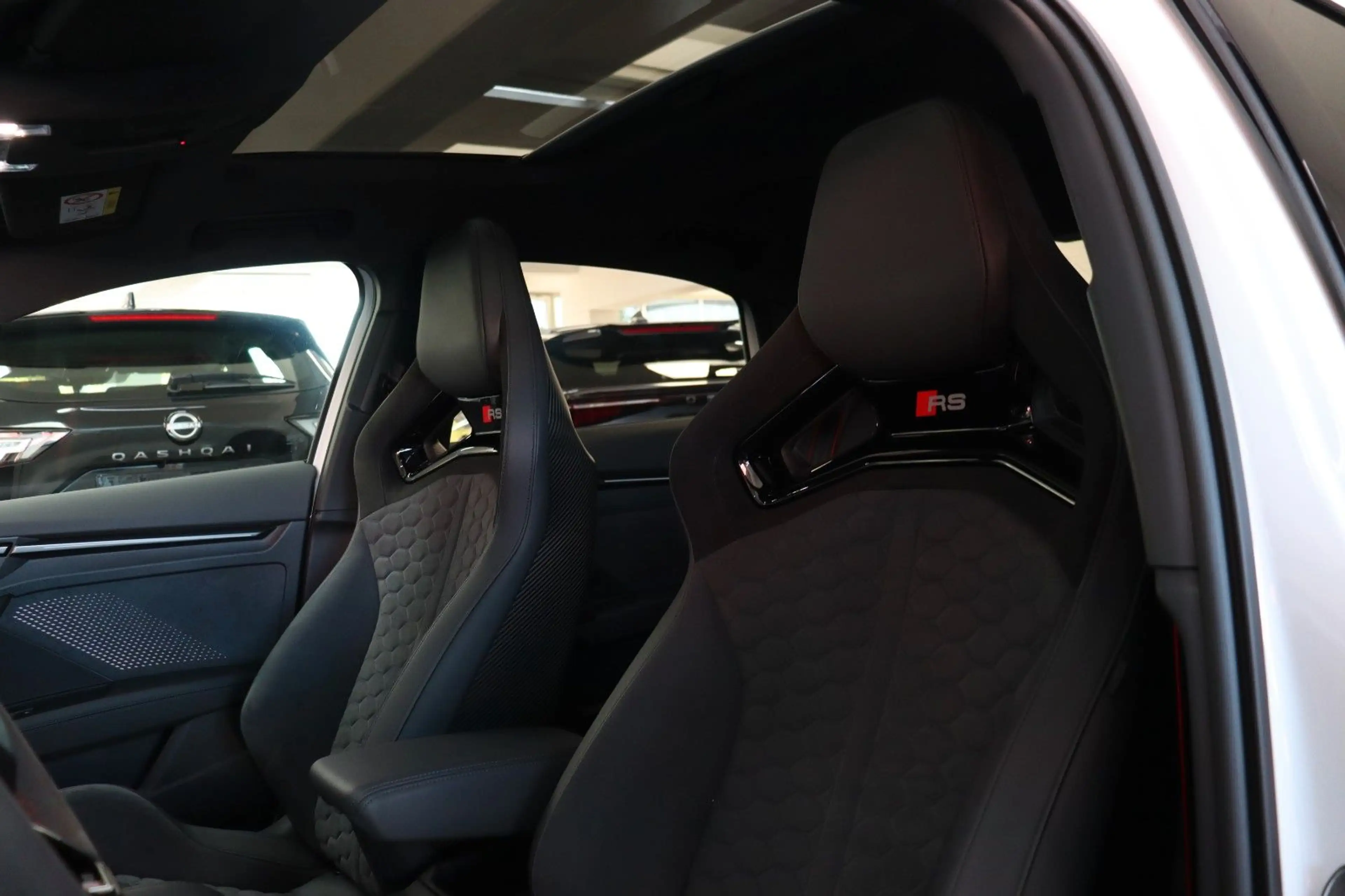Audi RS3 Limousine 2.5 Pano Schalensitze Carbon 1.Hd — photo 13
