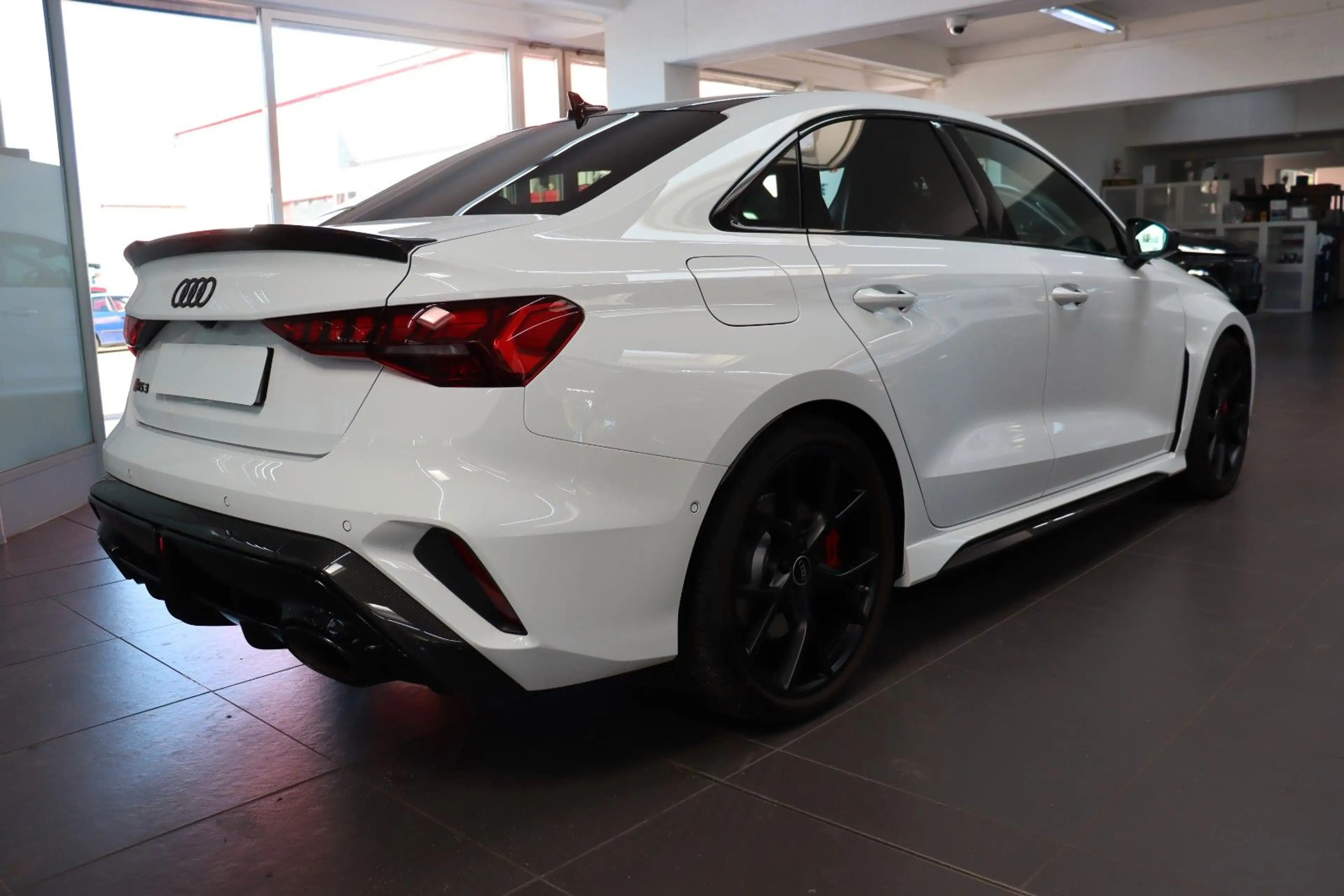 Audi RS3 Limousine 2.5 Pano Schalensitze Carbon 1.Hd — photo 4