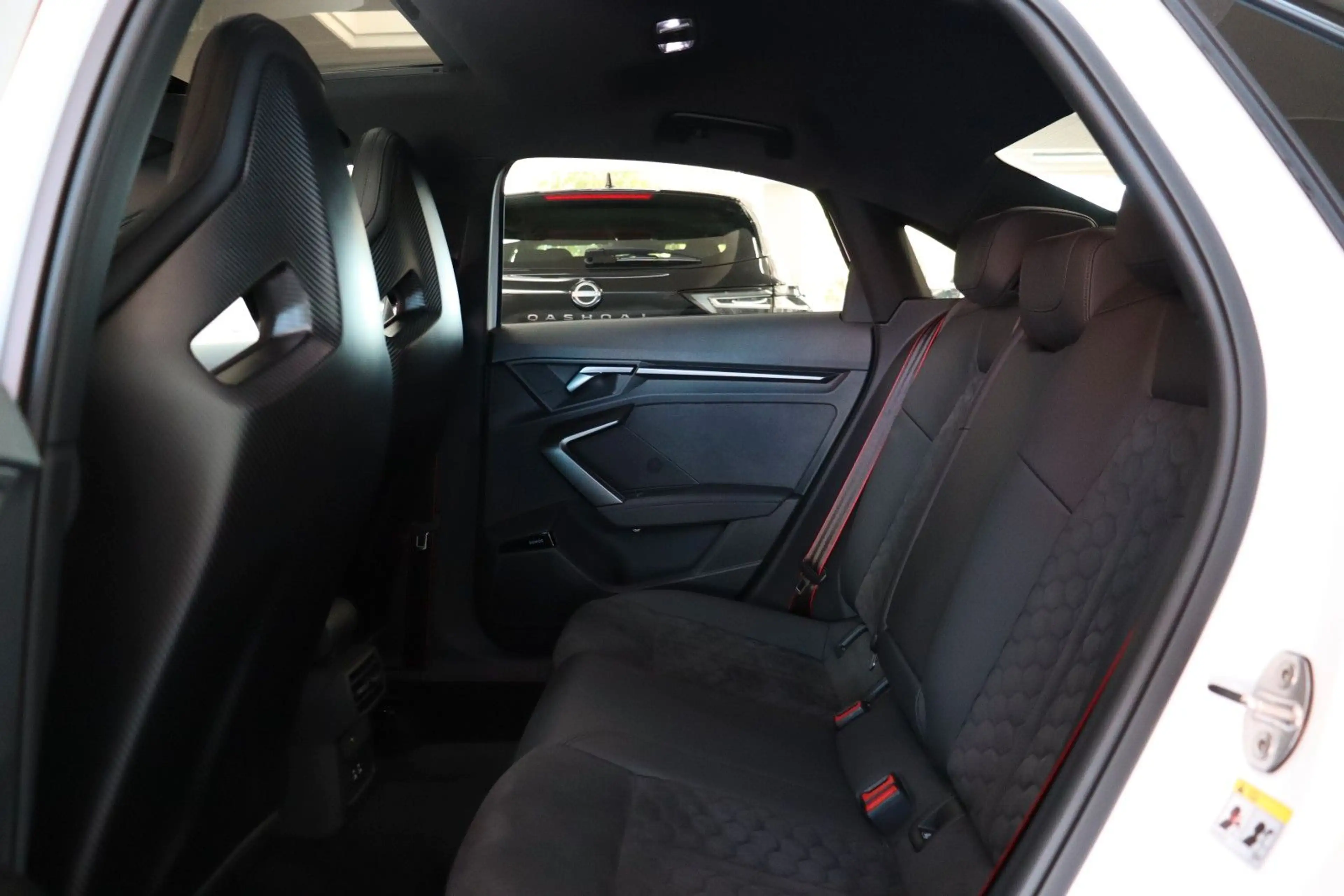 Audi RS3 Limousine 2.5 Pano Schalensitze Carbon 1.Hd — photo 14