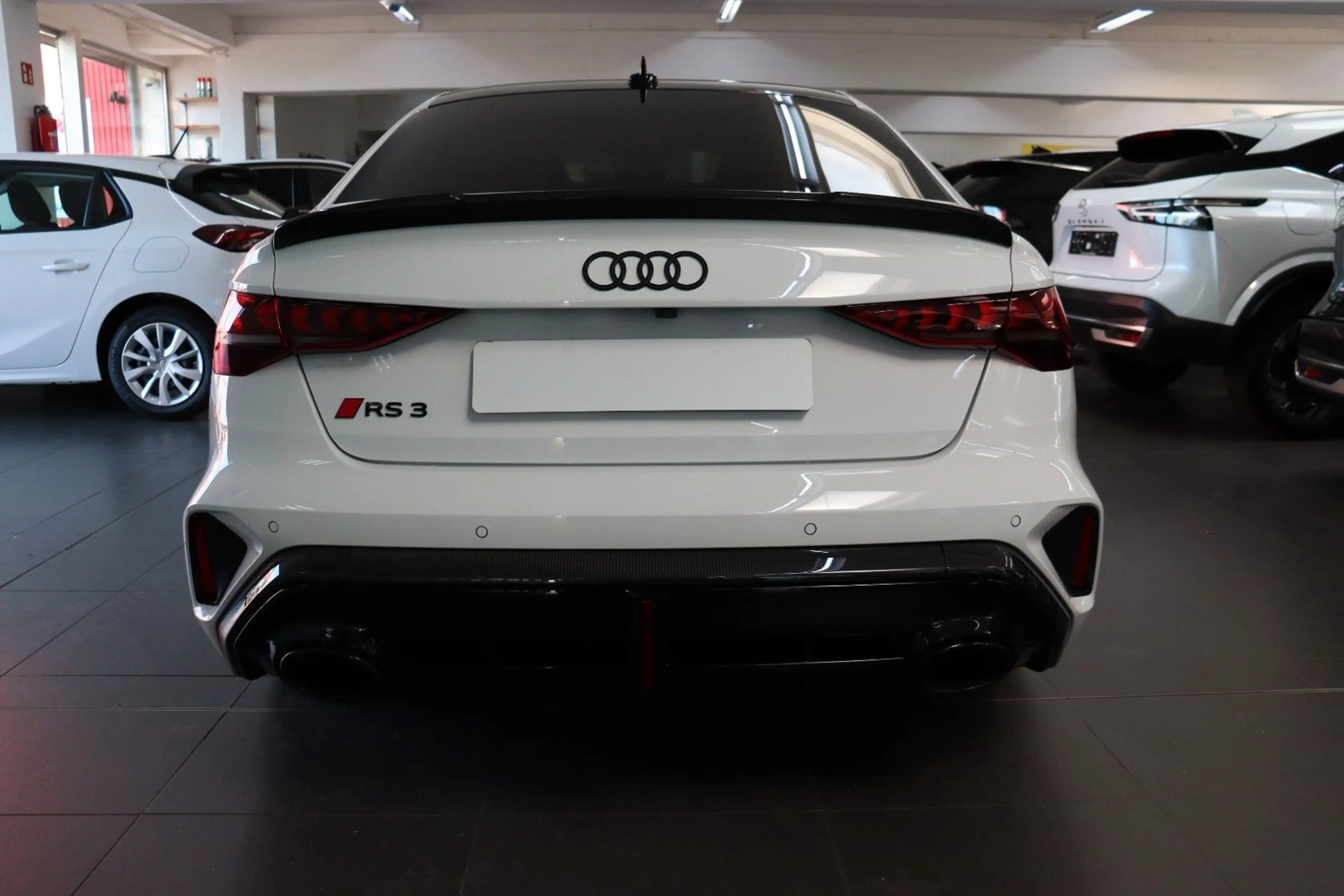 Audi RS3 Limousine 2.5 Pano Schalensitze Carbon 1.Hd — photo 5