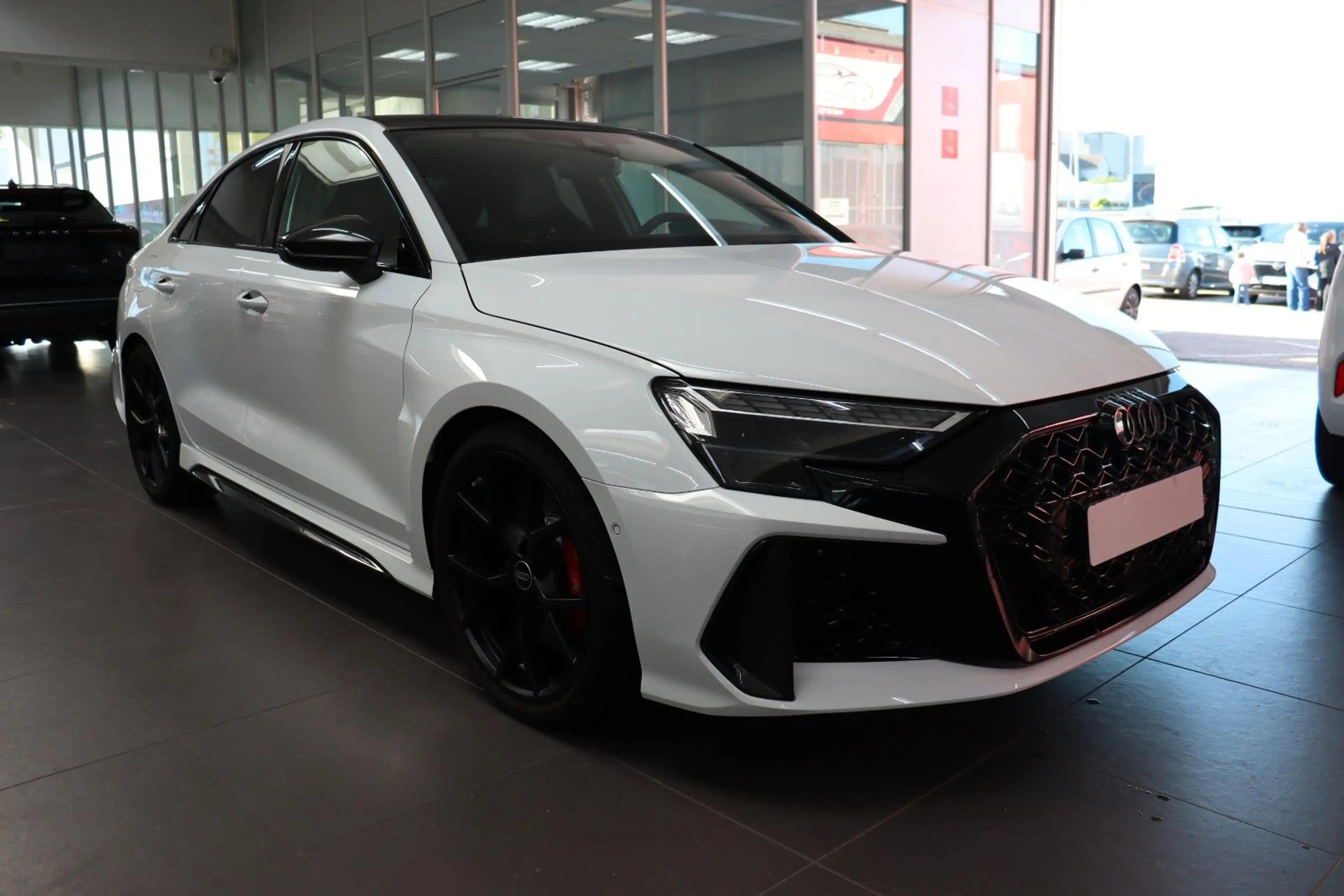 Audi RS3 Limousine 2.5 Pano Schalensitze Carbon 1.Hd — photo 3