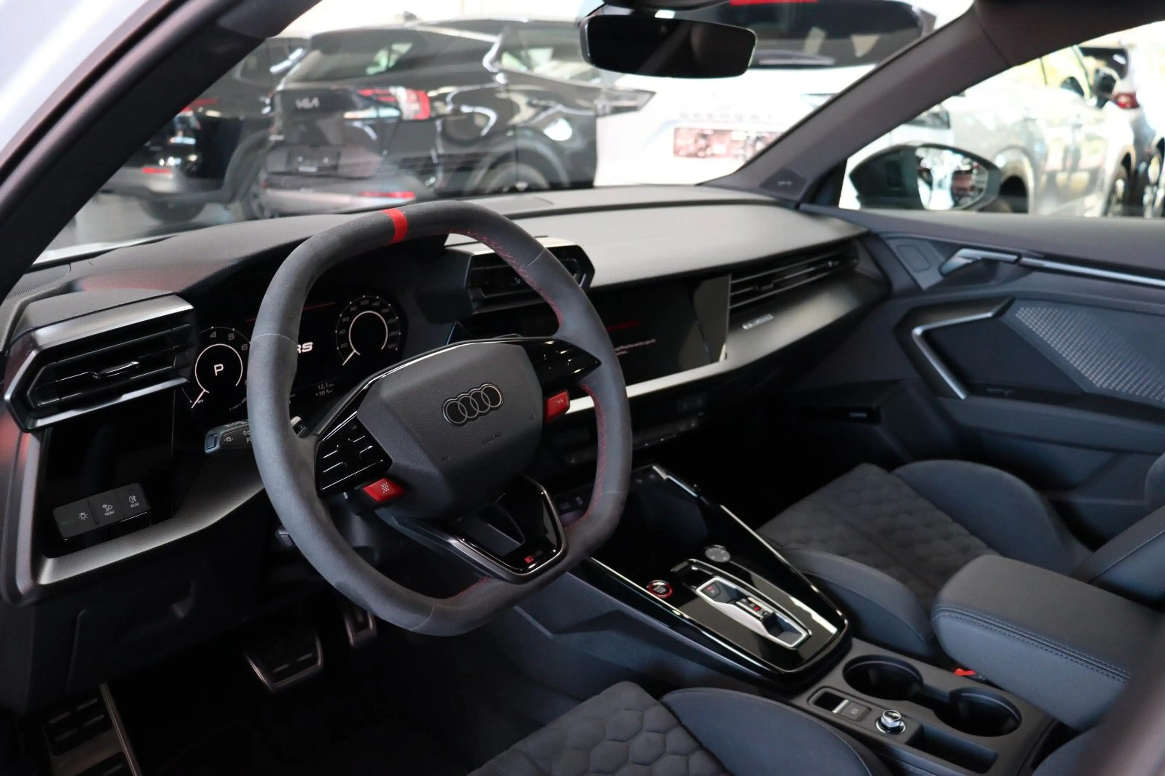 Audi RS3 Limousine 2.5 Pano Schalensitze Carbon 1.Hd — photo 7