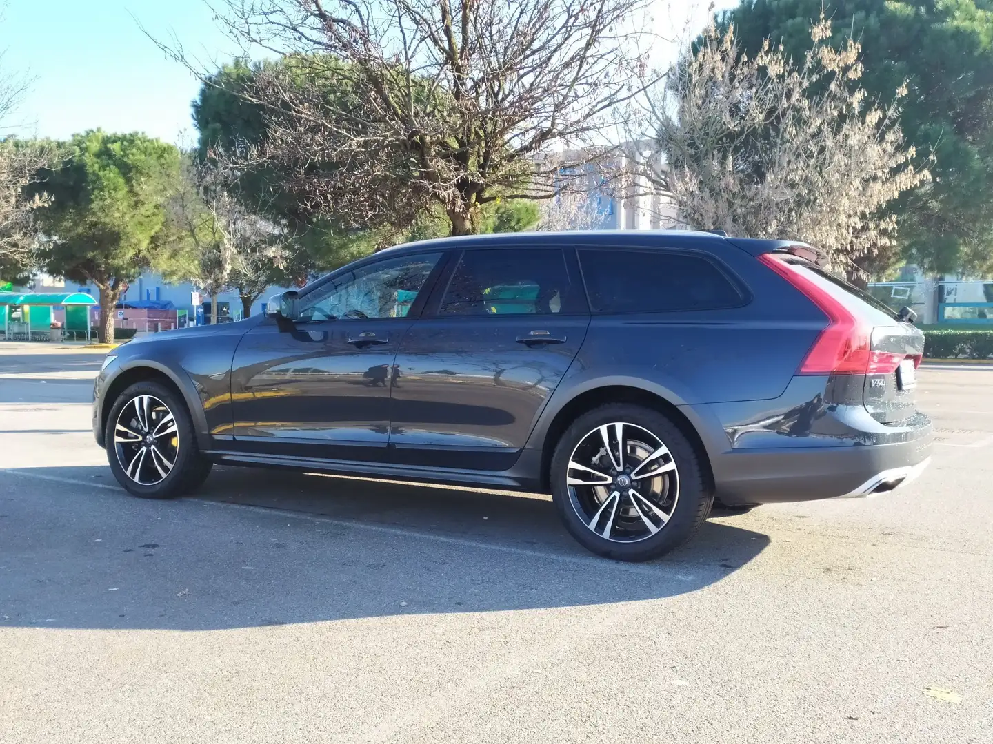 Volvo V90 Cross Country 2.0 d5 Pro awd geartronic Fekete - 2
