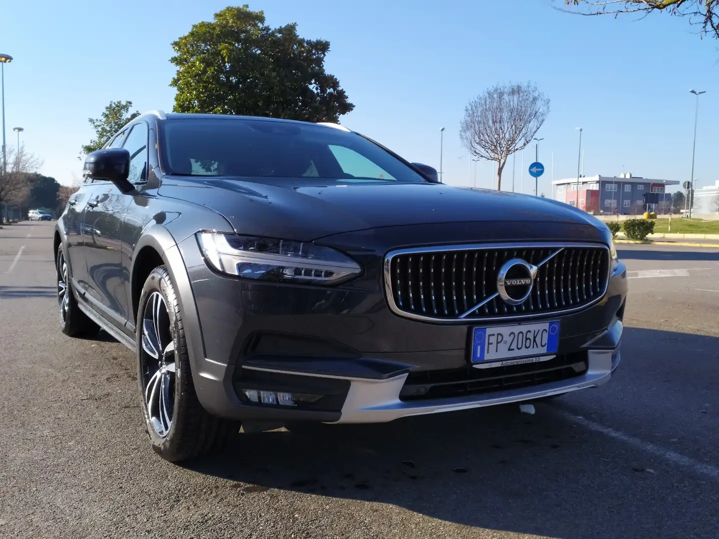 Volvo V90 Cross Country 2.0 d5 Pro awd geartronic Fekete - 1