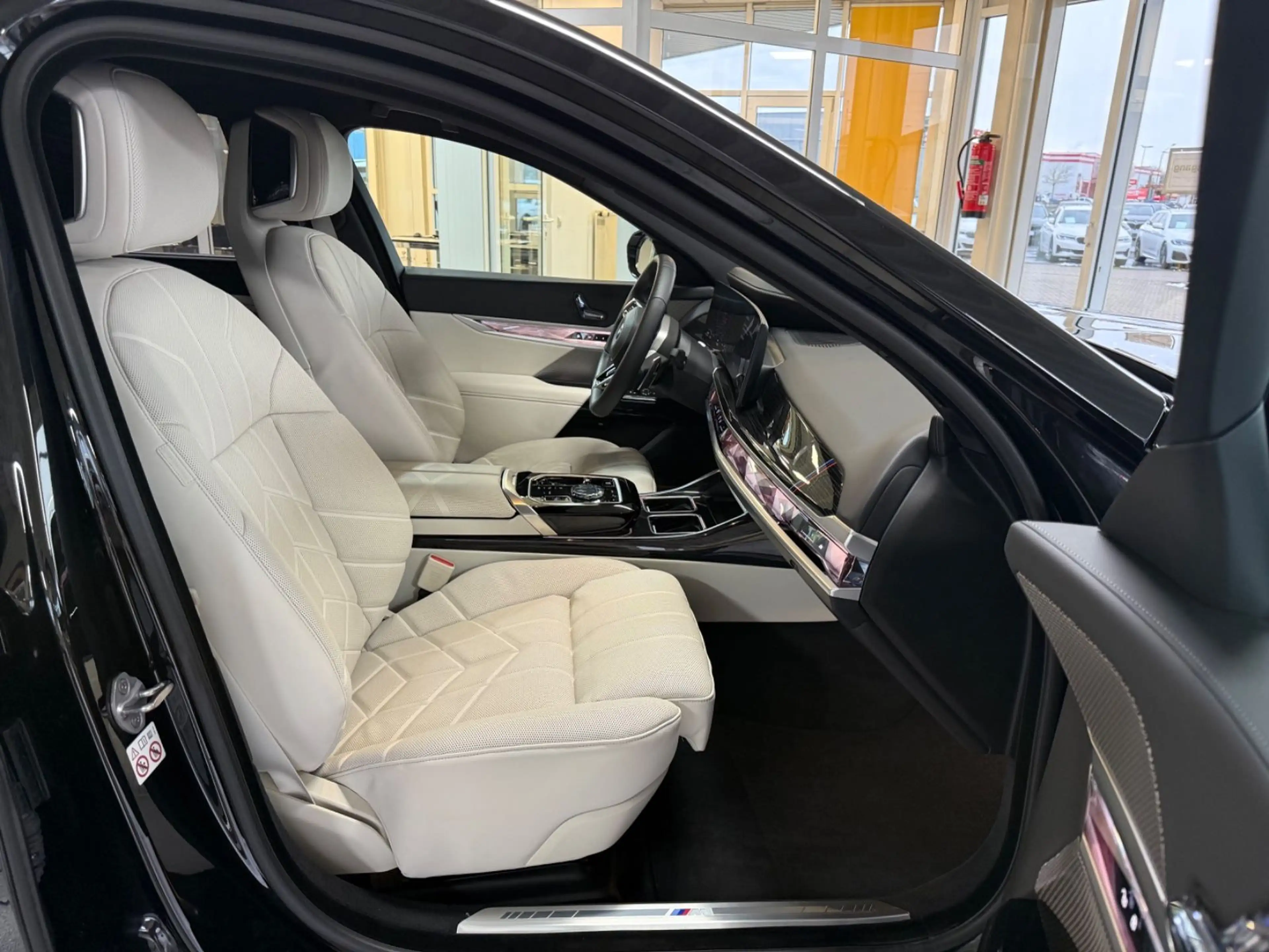 BMW 750 e xDrive M Sportpaket Executive Drive Pro — photo 7