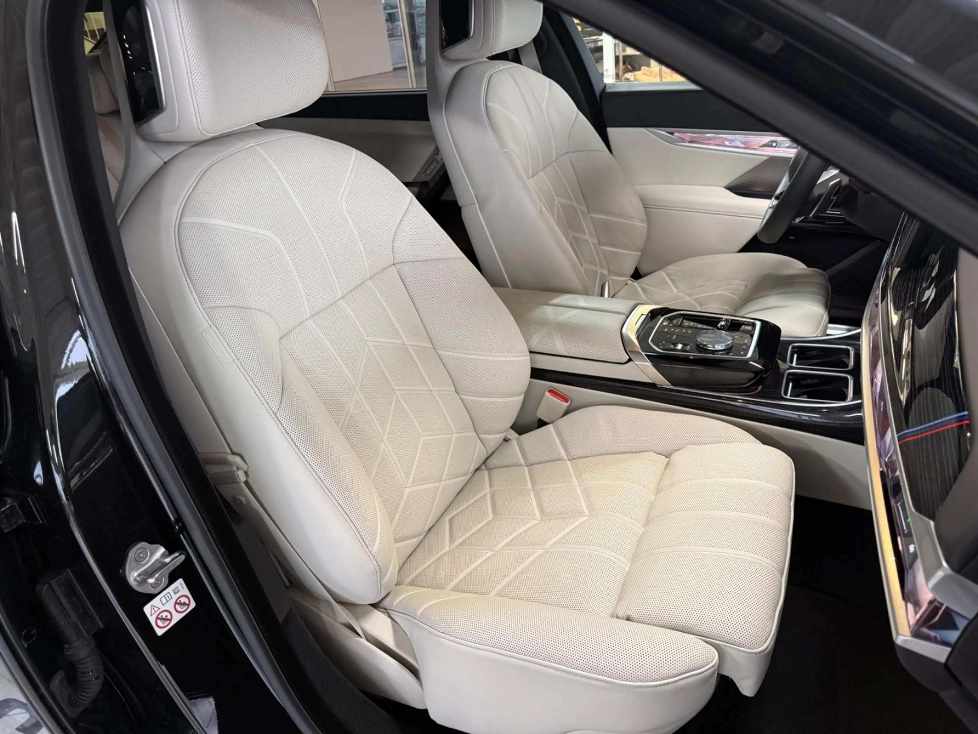 BMW 750 e xDrive M Sportpaket Executive Drive Pro — photo 8