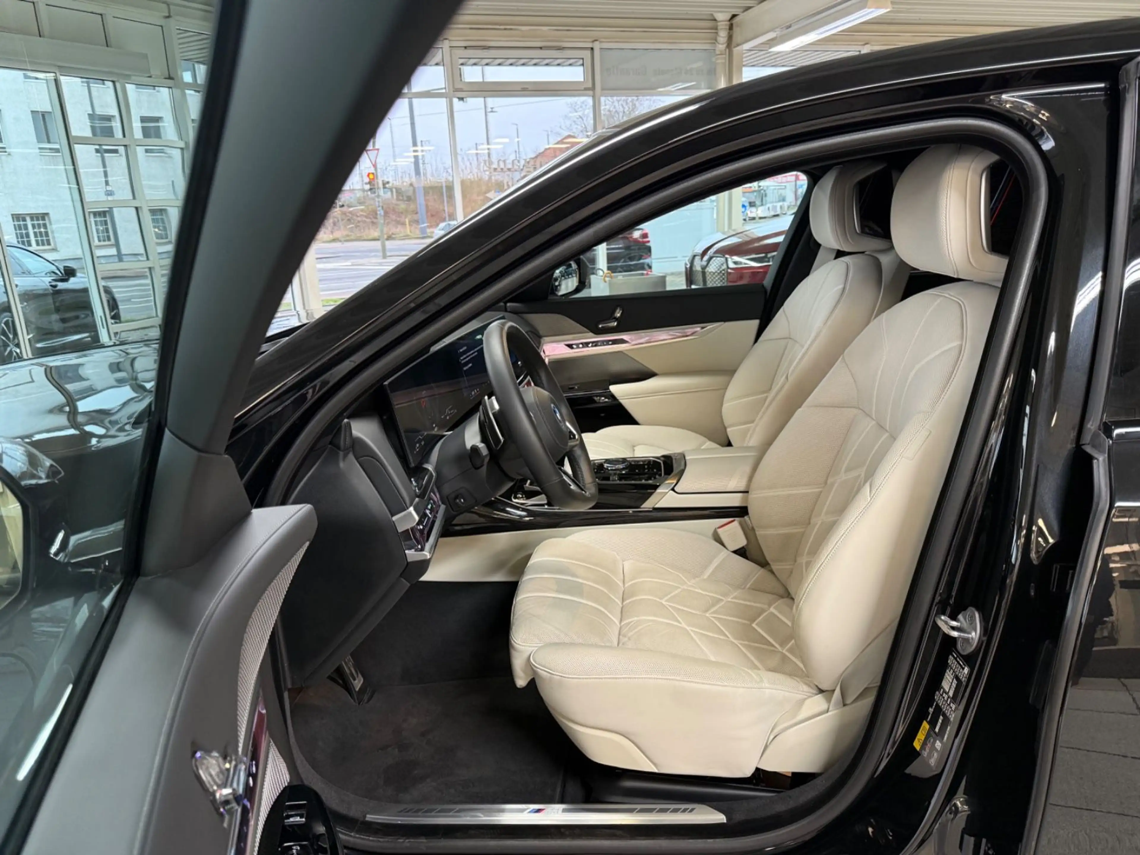 BMW 750 e xDrive M Sportpaket Executive Drive Pro — photo 6