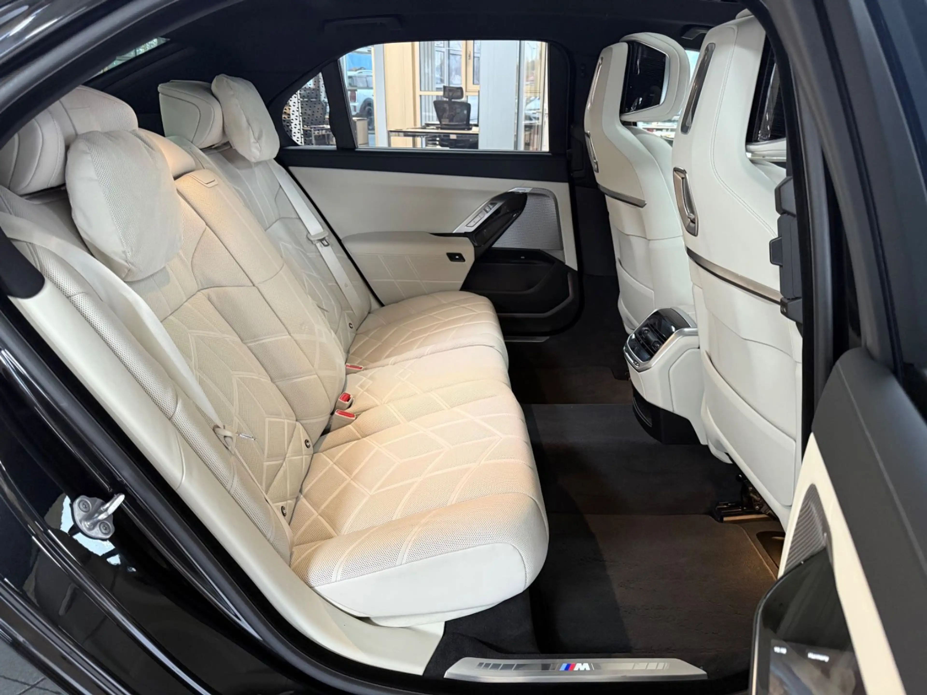 BMW 750 e xDrive M Sportpaket Executive Drive Pro — photo 9