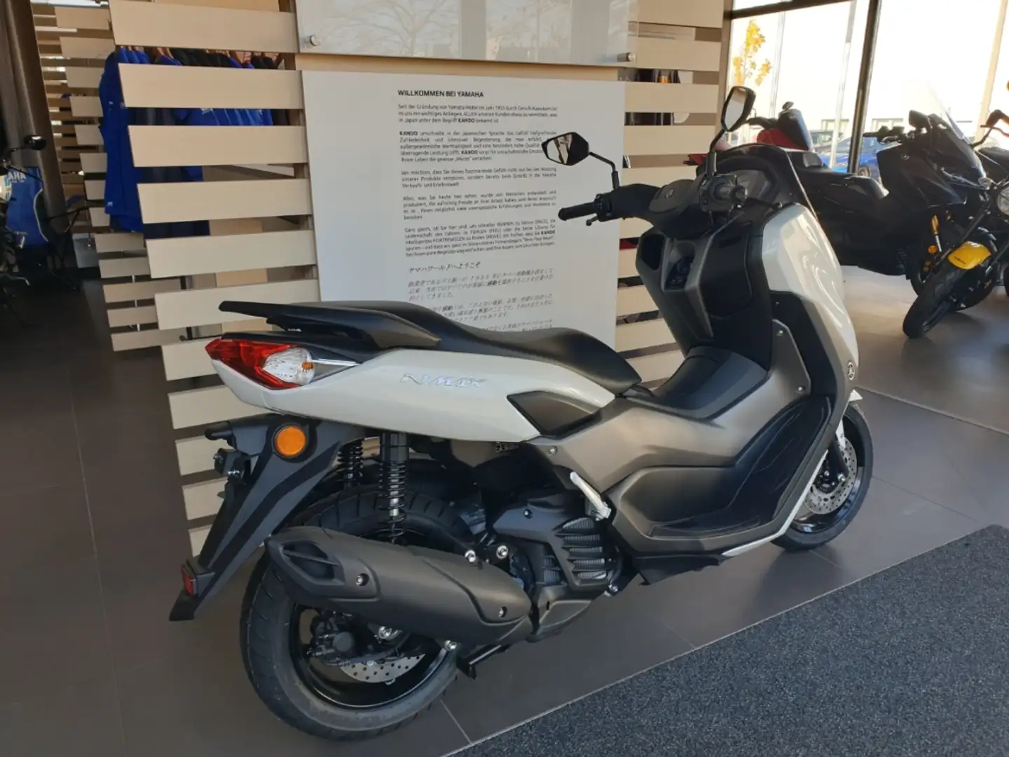 Yamaha NMAX 2023 Alb - 2