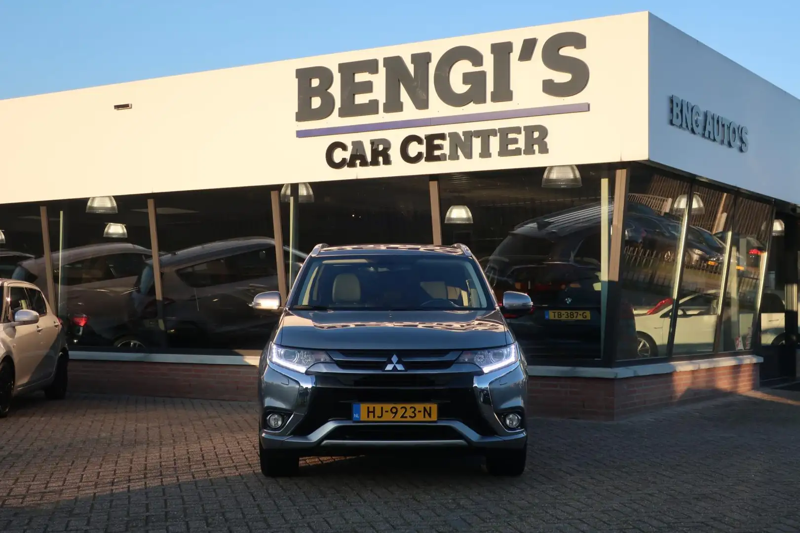 Mitsubishi Outlander 2.0 PHEV Business Edition LED_NAVI_CAM_KEYLESS_18- Gris - 2