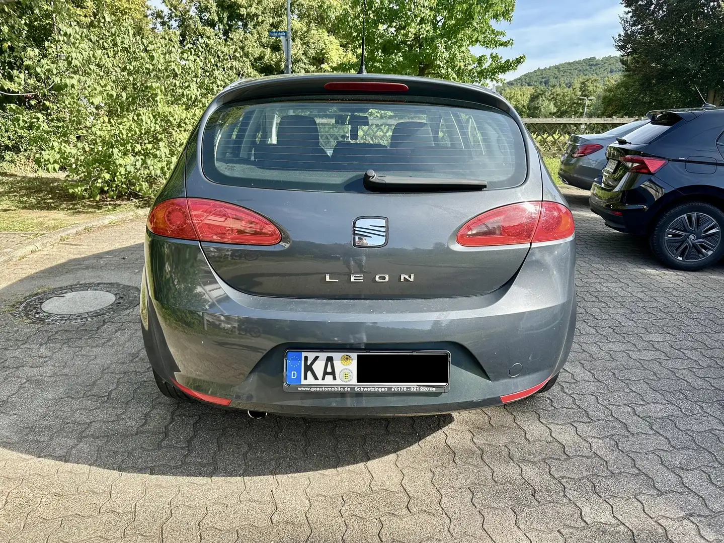 SEAT Leon Reference Grau - 2