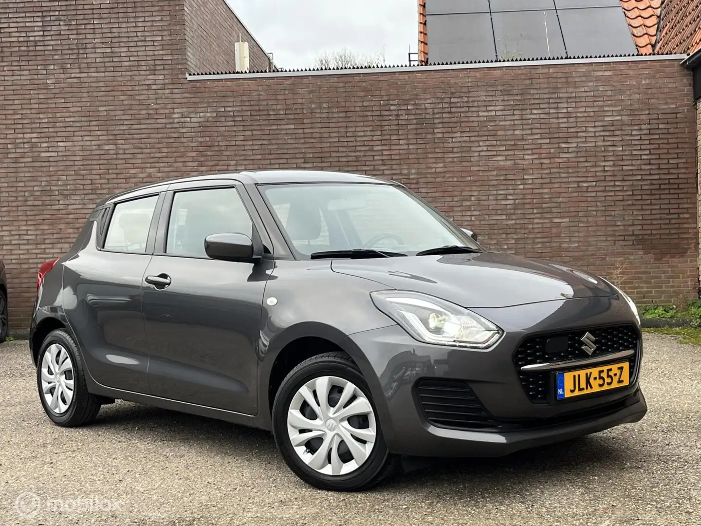 Suzuki Swift 1.2 Comfort Smart Hybrid | Rijklaar Gris - 2