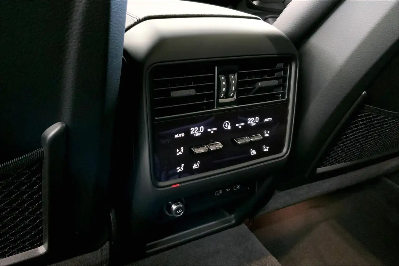 Porsche Cayenne снимка Porsche Cayenne