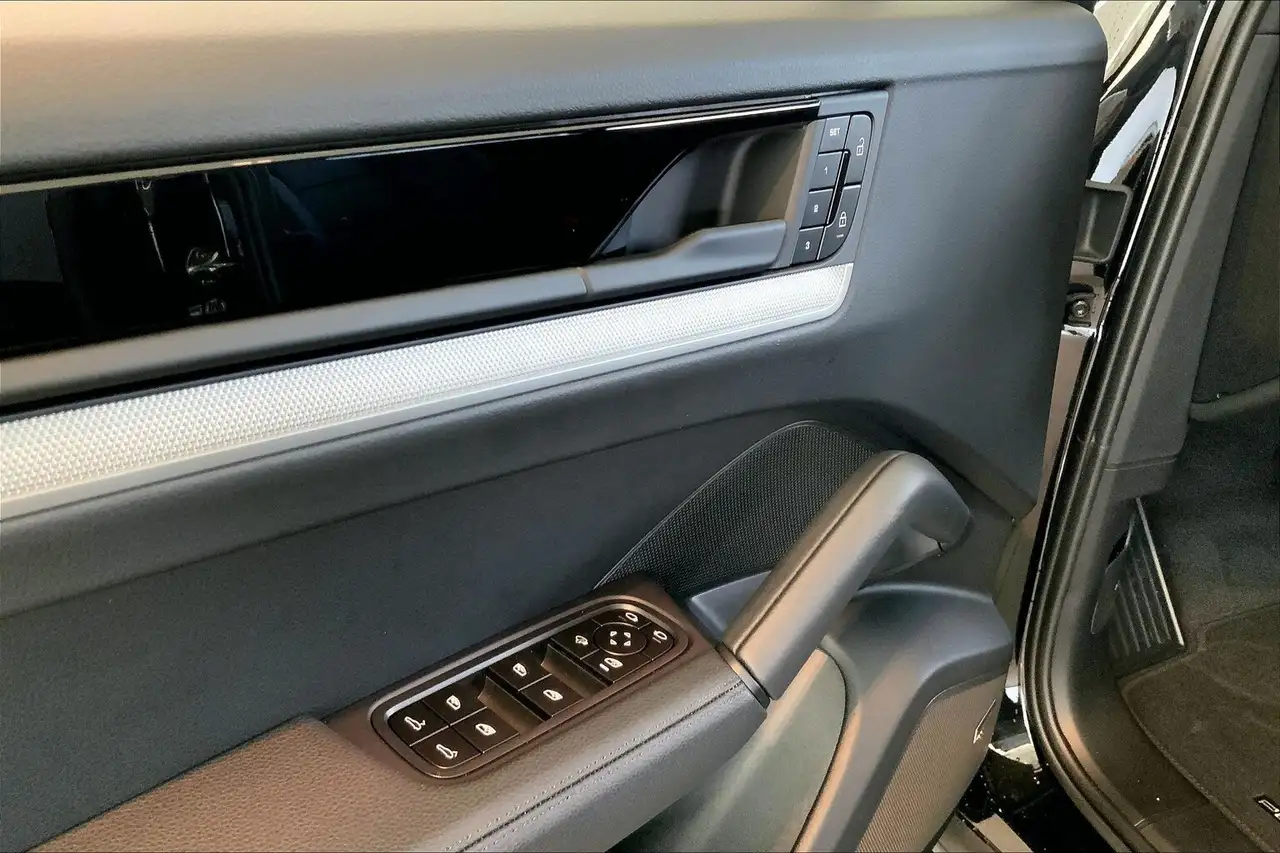 Porsche Cayenne снимка Porsche Cayenne
