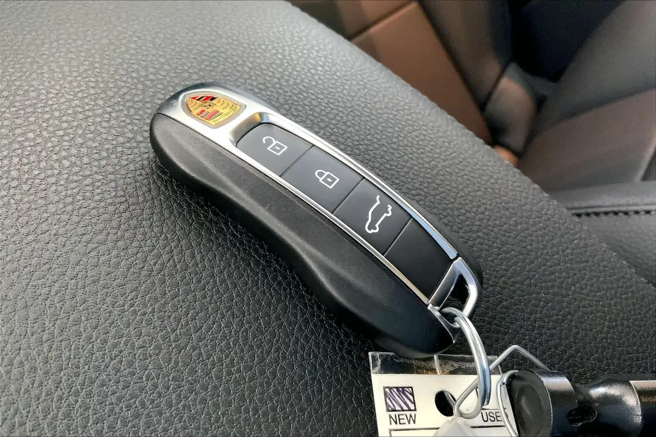 Porsche Cayenne снимка Porsche Cayenne