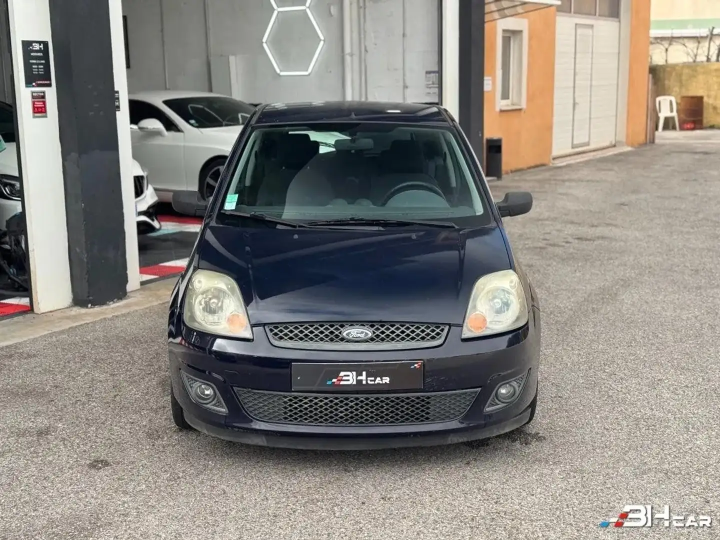 Ford Fiesta 1.3 70cv FUN PHASE 2 / CLIMATISATION / SUIVI ENTRETIEN / GARANTIE 12 MOIS Blau - 2