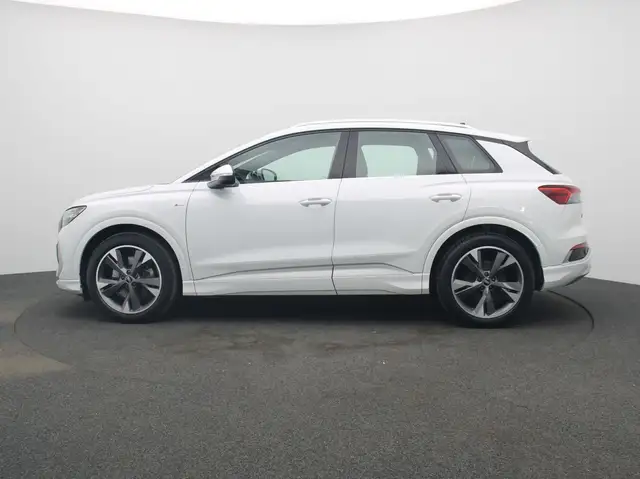 Audi Q4 e-tron view 4