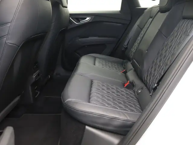 Audi Q4 e-tron view 12