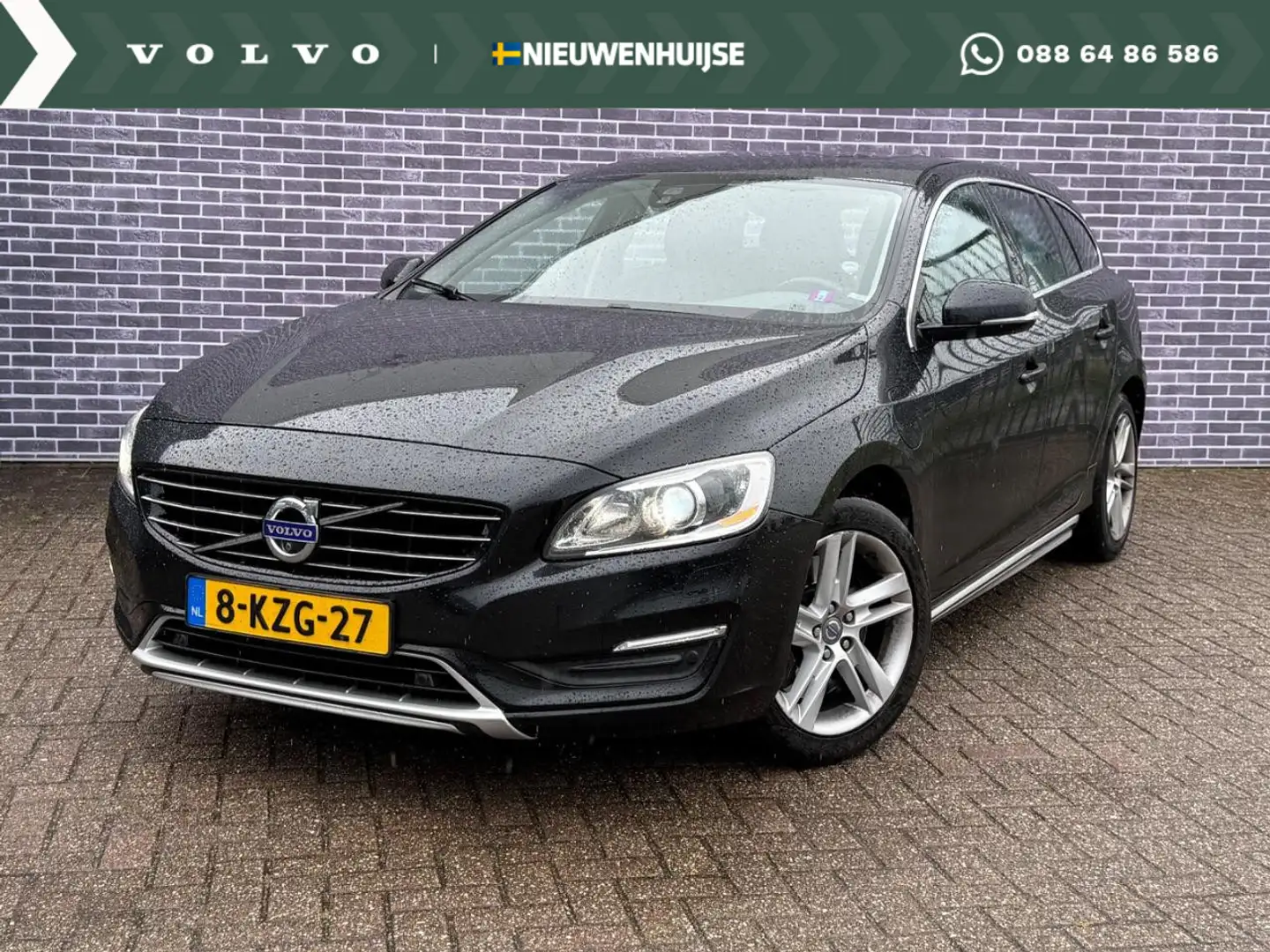 Volvo V60 2.4 D6 AWD Plug-In Hybrid Summum | Bi Xenon | Lede Zwart - 1