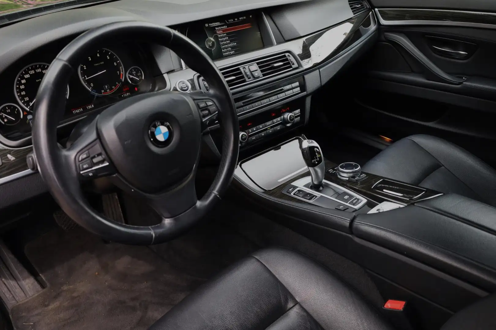 BMW 520 5-serie Touring 520i Last Minute Edition Aut. | Fa Zwart - 2
