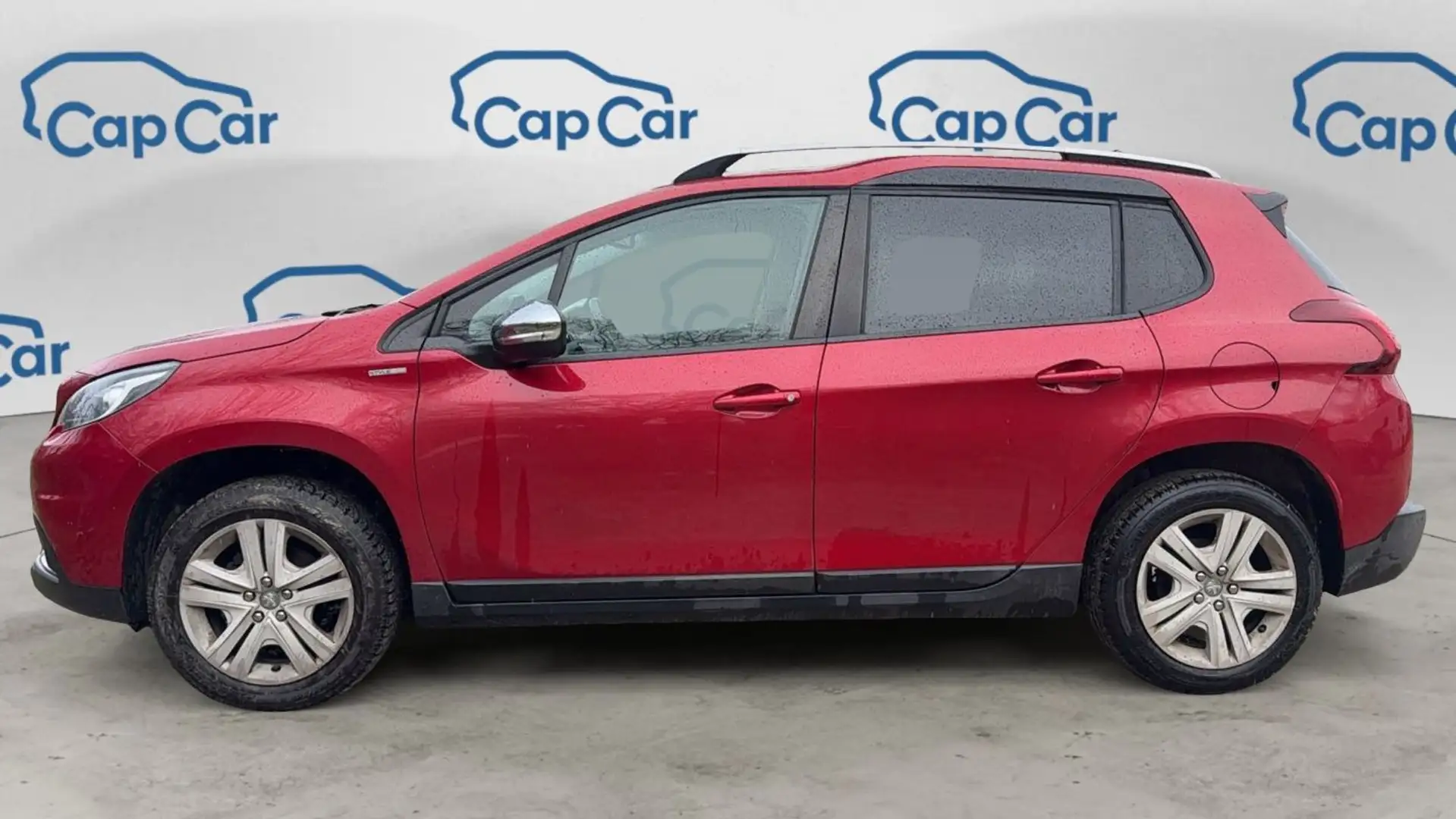 Peugeot 2008 1.2 PureTech 82 Style Rouge - 2