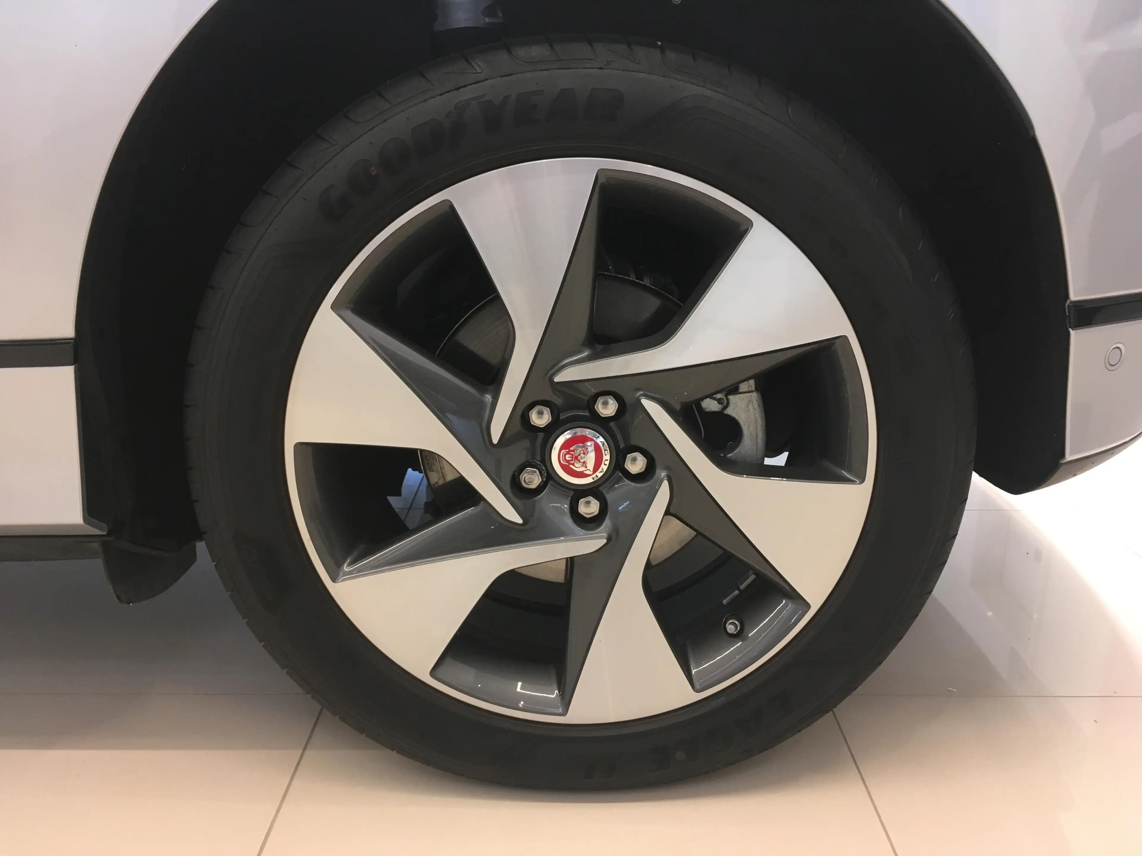 Jaguar I-Pace SE awd — photo 6