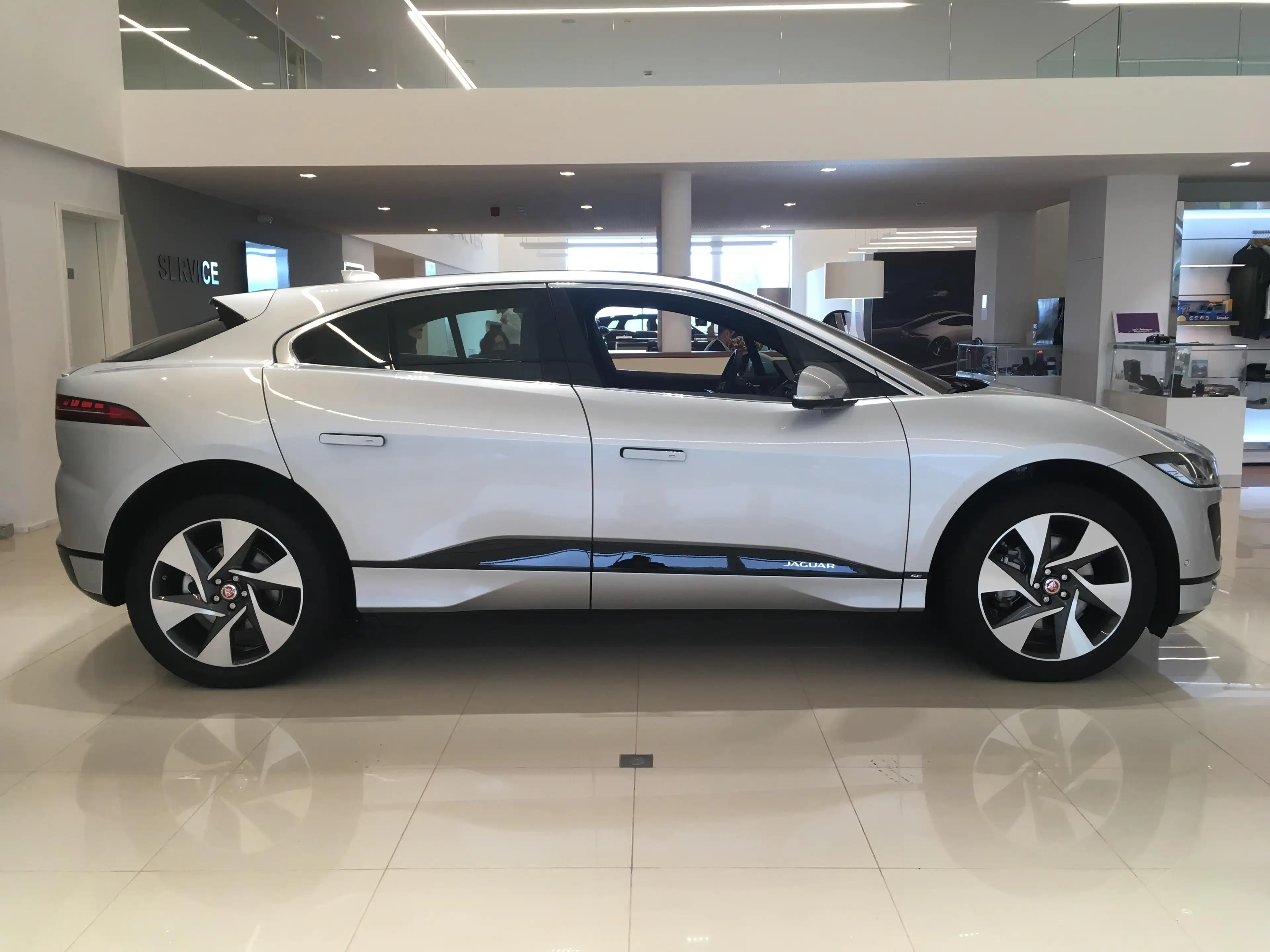Jaguar I-Pace SE awd — photo 3